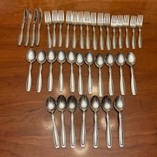 Oneida Vista Stainless Silverware , 37 pc set