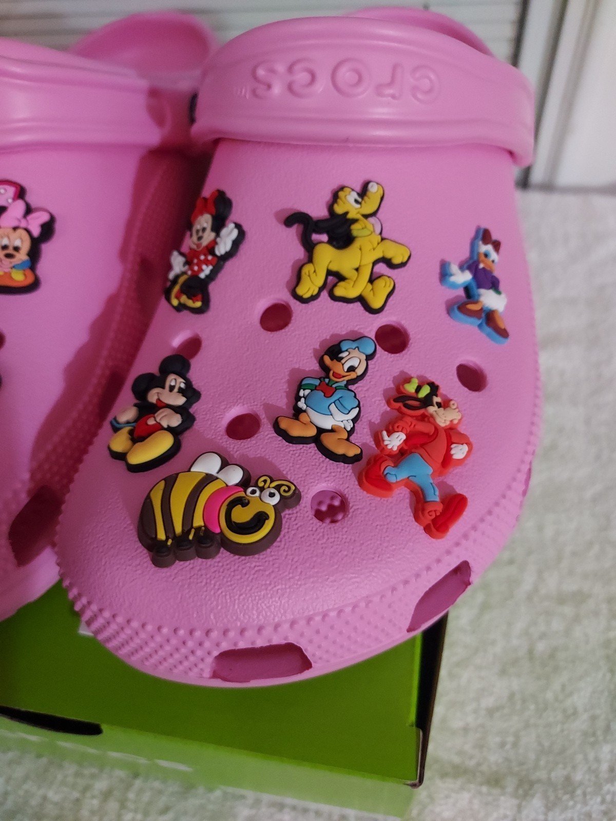 NWT WMNS CROCS SIZE 10 PINK DISNEY CLOGS