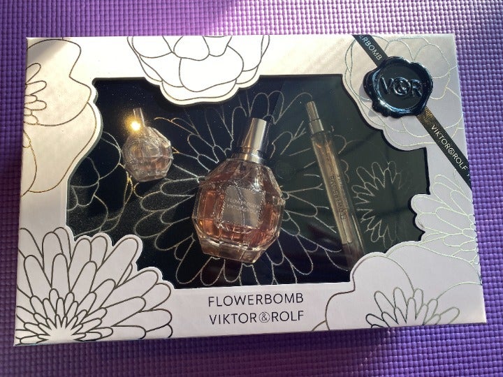 Viktor&Rolf Flowerbomb Eau de Parfum Set, New, Limited Edition