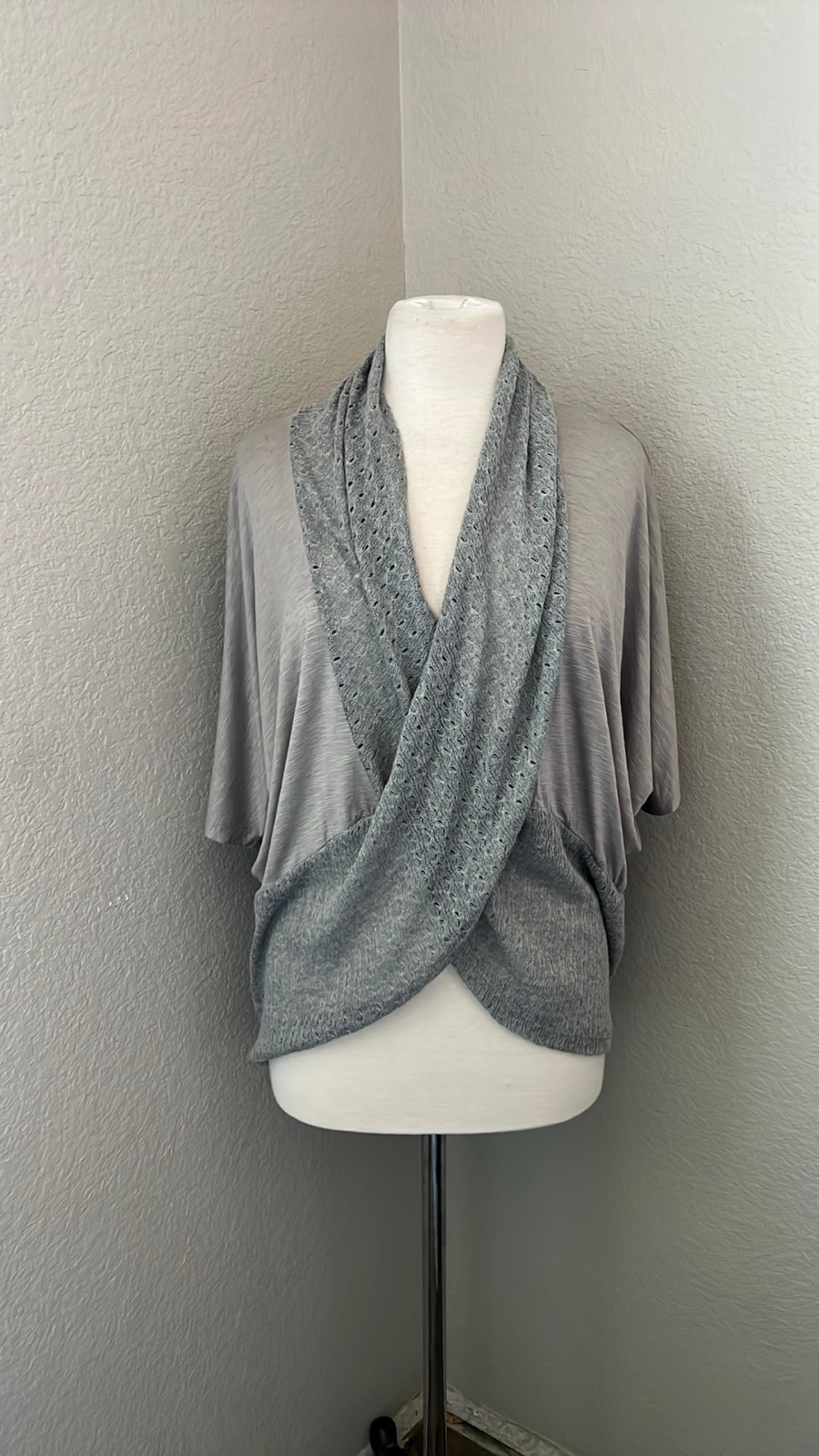 TESTAMENT GREY TOP