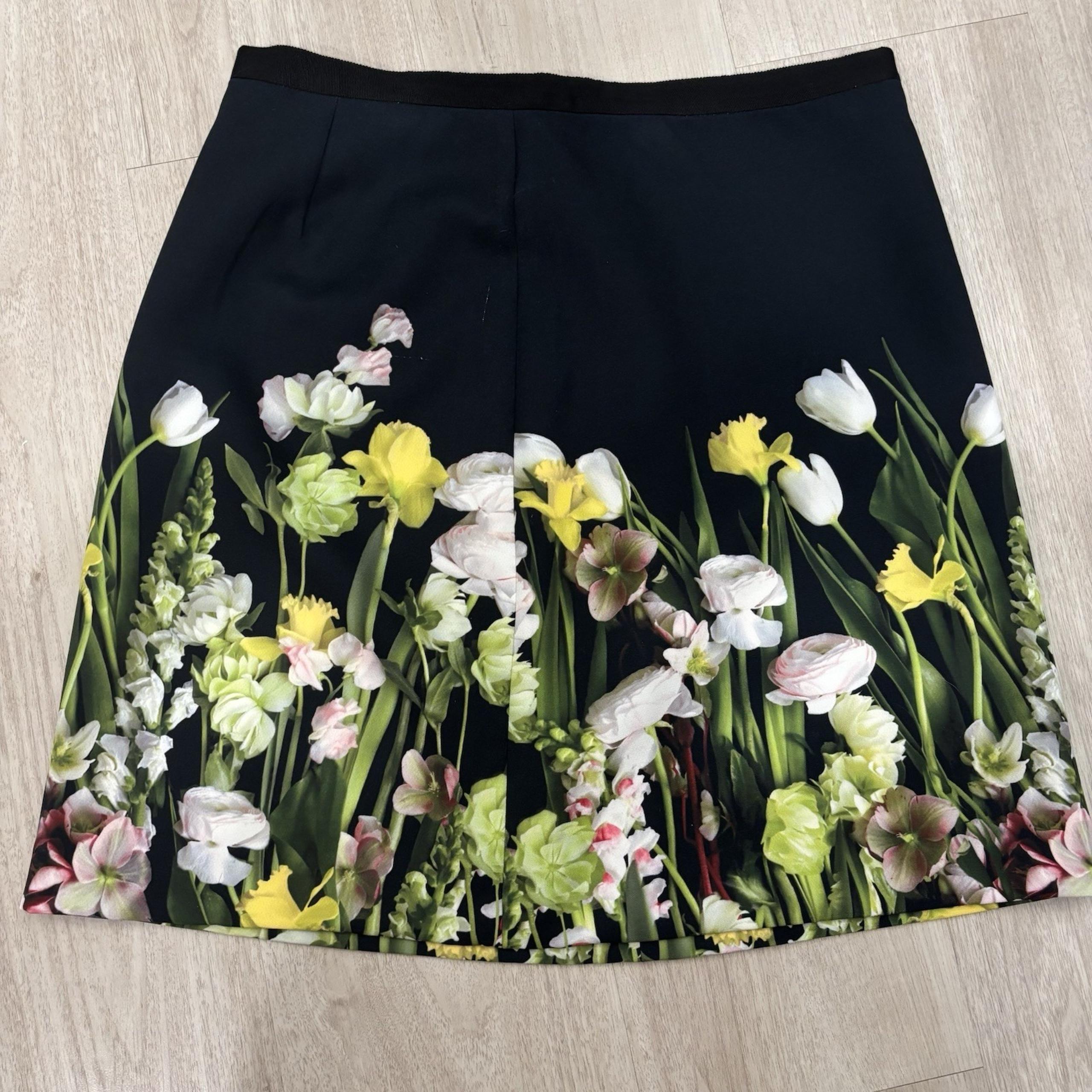 Victoria Beckham For target  black floral print skirt Size M (10-12ish) NWT
