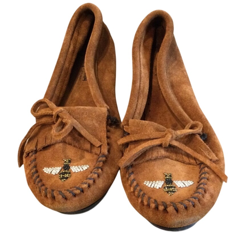 Minnetonka Leather Moccasins Women 8 Tan Beaded Lucie Skjefte 'Animikii' Slipper