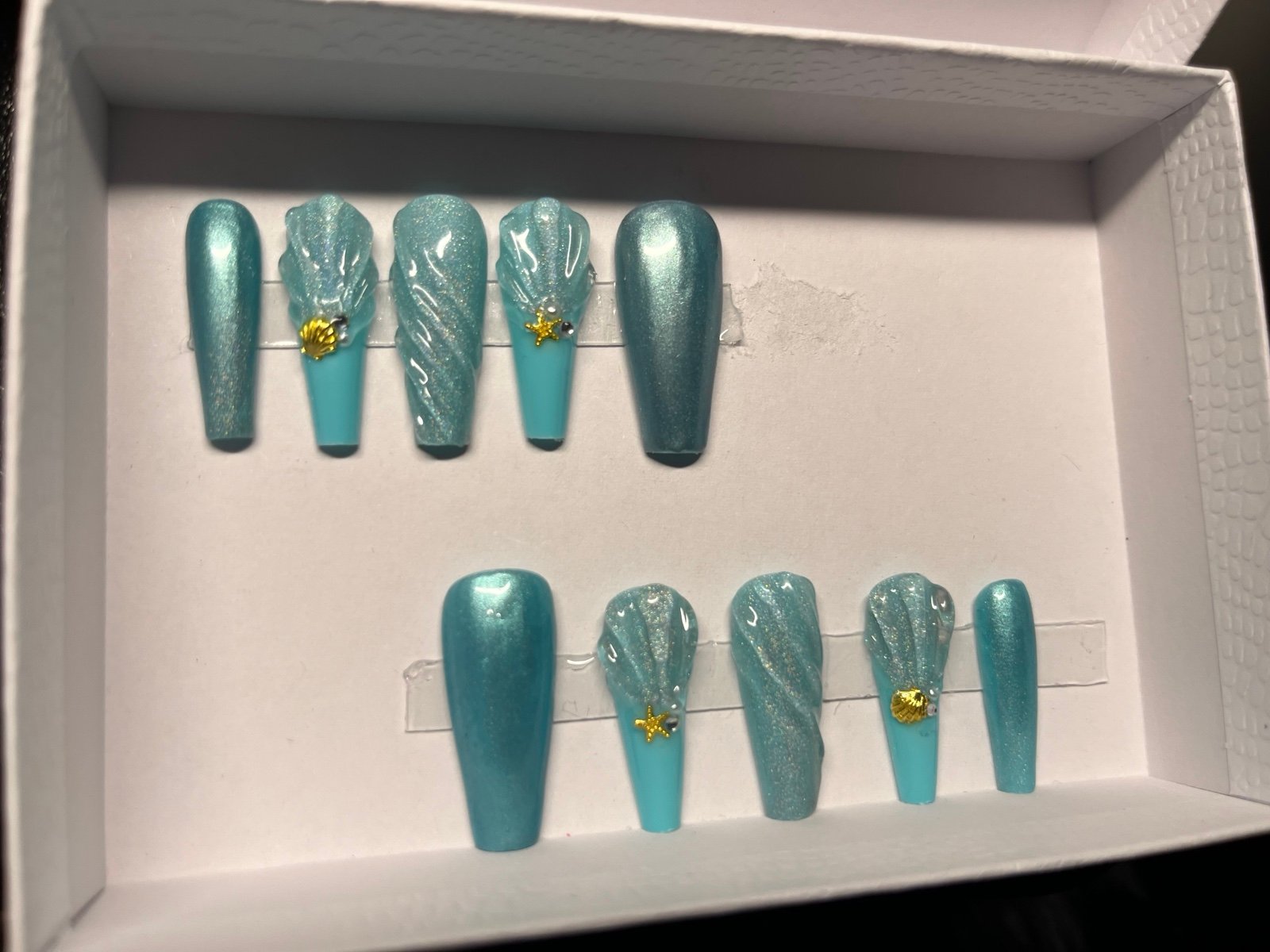 HANDMADE PRESS ON NAILS