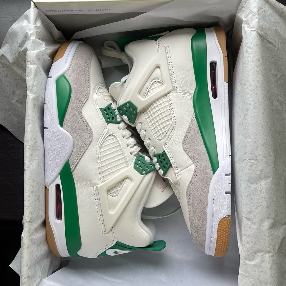 Air Jordan 4 Pine Green