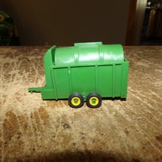 1/64 john deere hay stacker in nice shape used