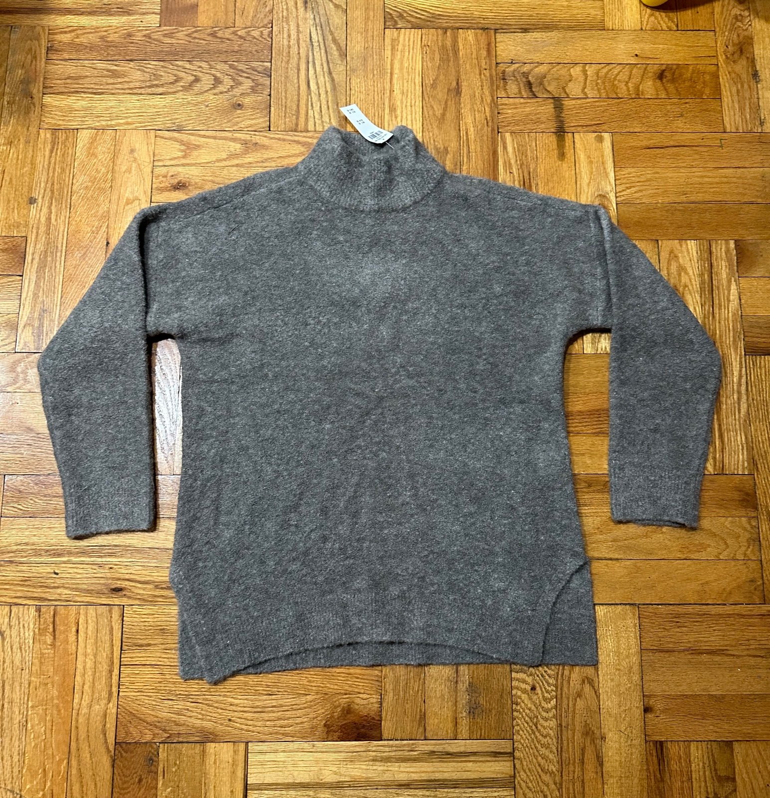 Vintage Abercrombie & Fitch 100% Authentic Sweater Size Large Gray Color