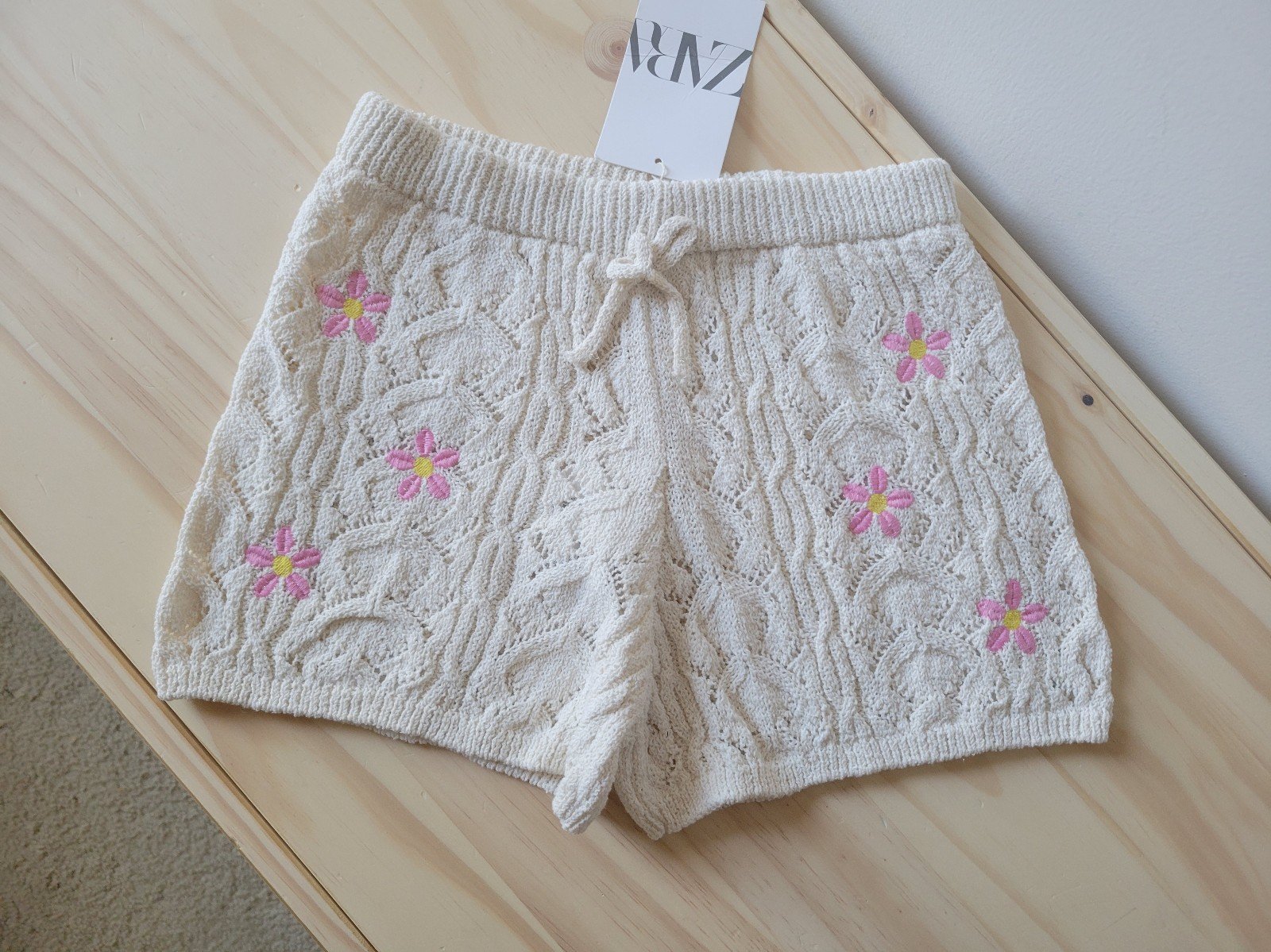Zara kids girls FLORAL EMBROIDERED KNIT SHORTS. Size 4-5t