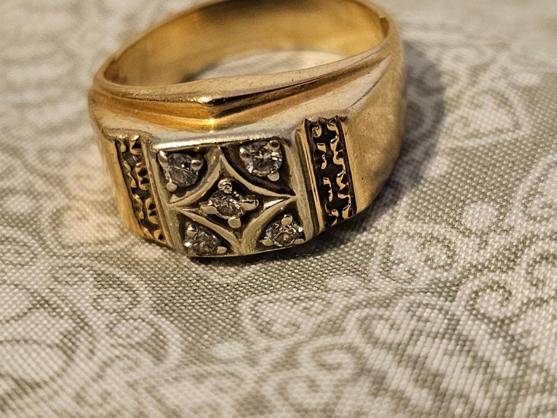 Curved custom gold ring