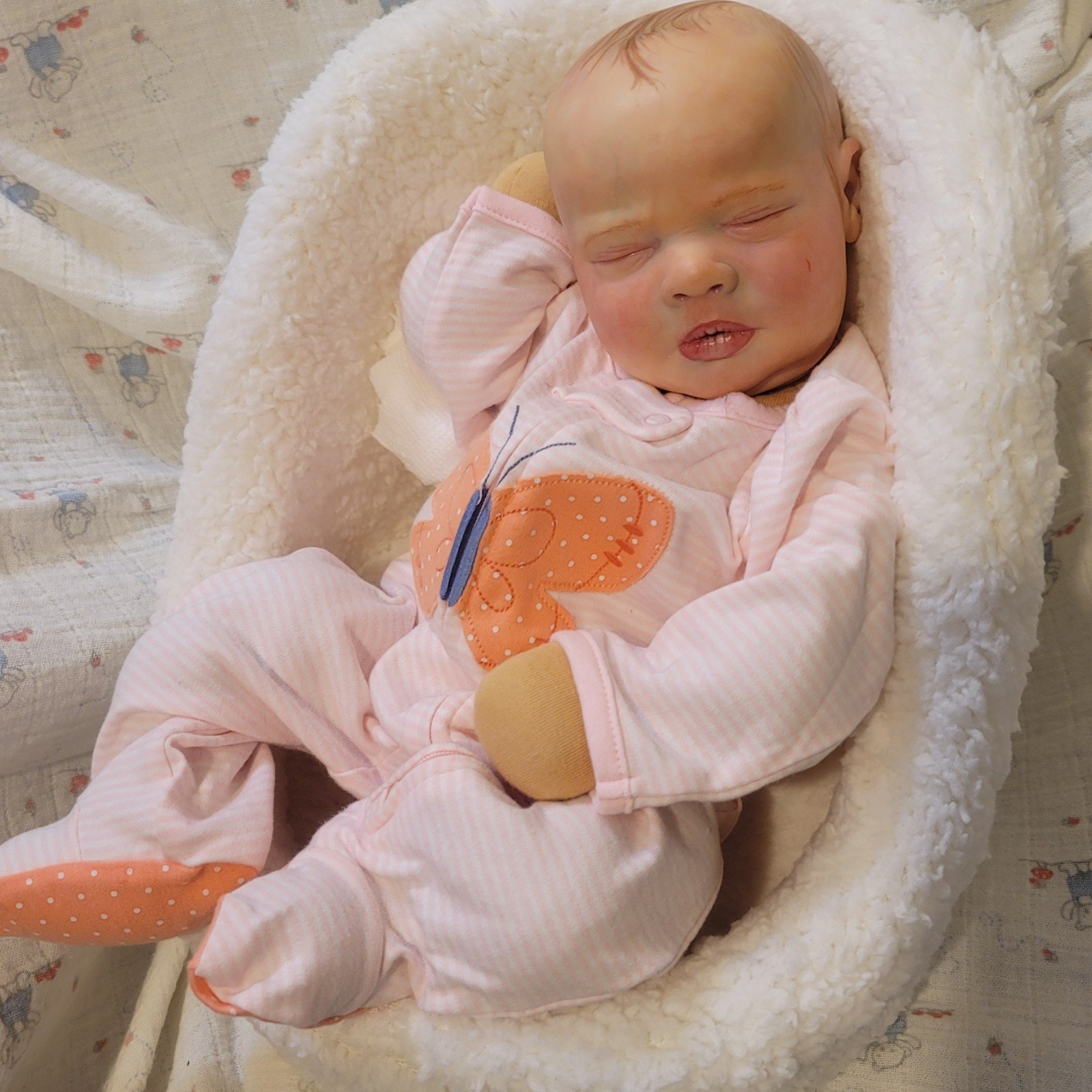 Reborn Ana cuddle baby