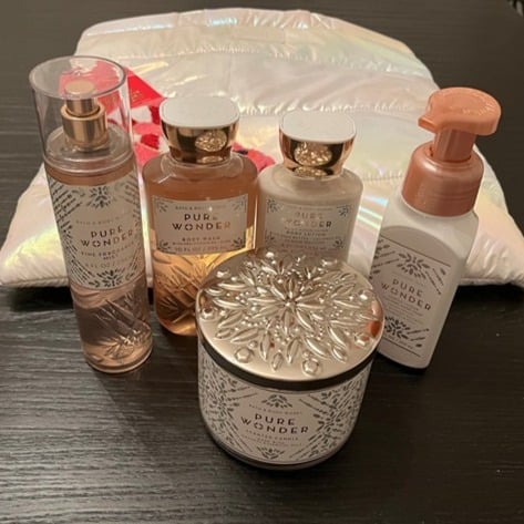 Bath and Body Works 2023 Gift Bag with Pure Wonder Body Care Products - New!