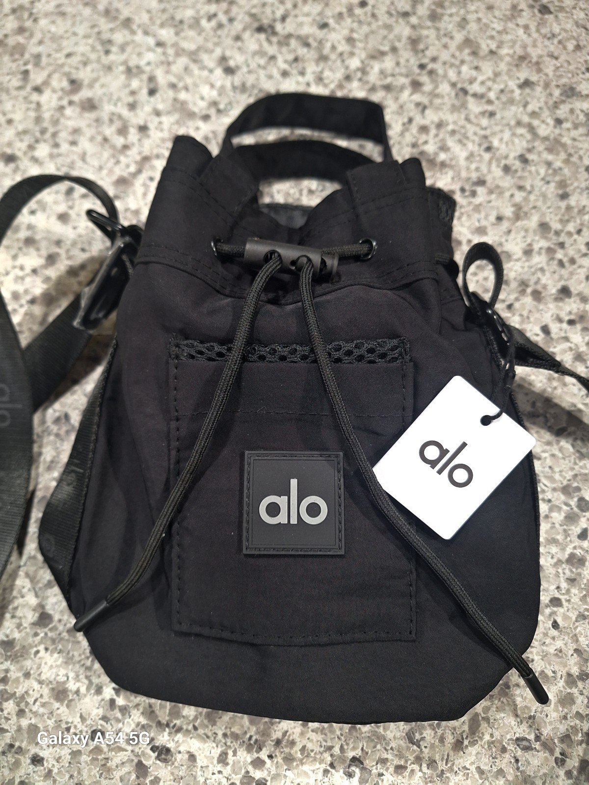 Alo yoga Cross Body Bucket Bag black