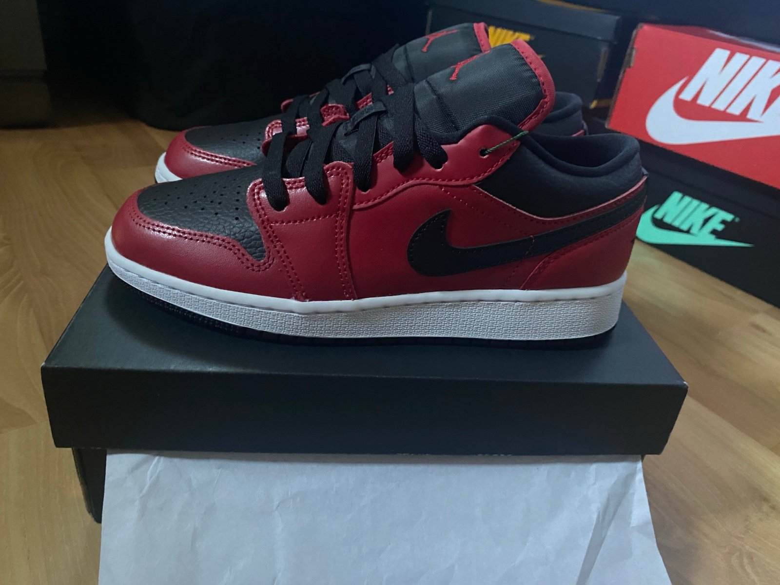 Jordan 1 gym red