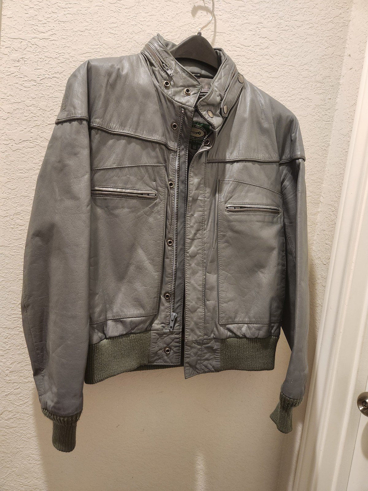 Men's Vintage Hill & Archer gray leather lined jacket. Size 38.