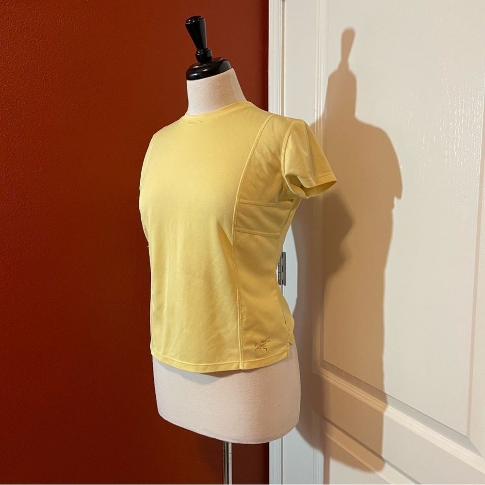 Arc'teryx Women's Banana Yellow Lightweight Short Sleeve Athletic Shirt Top