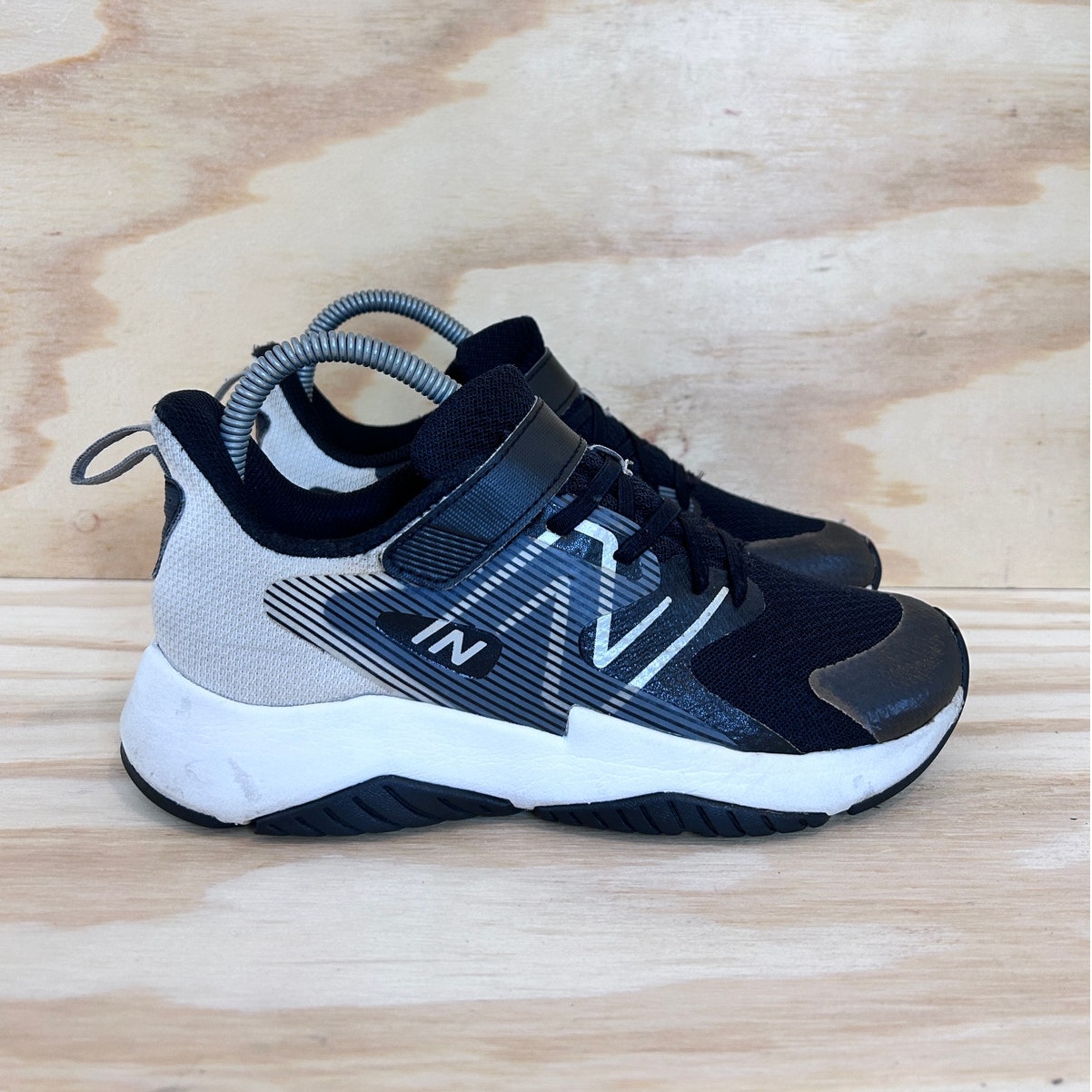 New Balance-Rave Run v2 Bungee-Sneakers-Black/Gray-kids Big Unisex -5M -YTRAVBW2