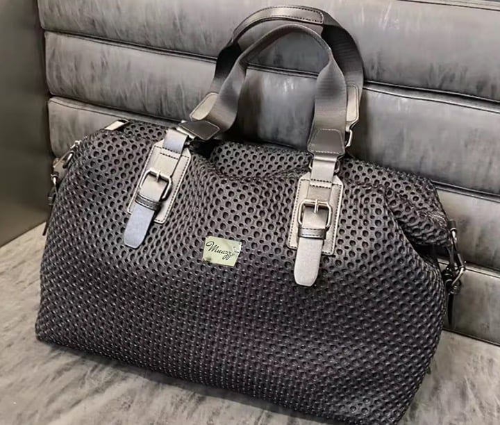 Travel bag - overnight bag - fitness bag.