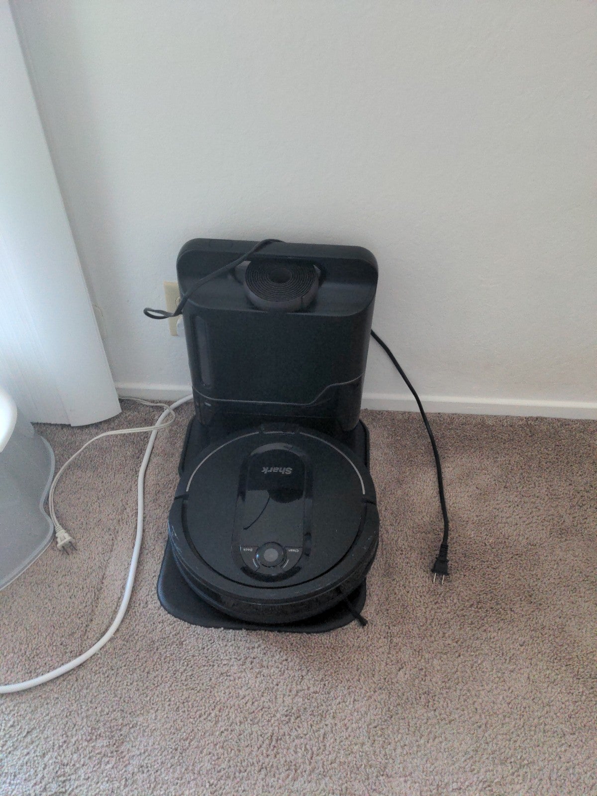 Shark IQ Robot Vacuum with XL Self Empty Base, Bagless, Self Cleaning Brushroll