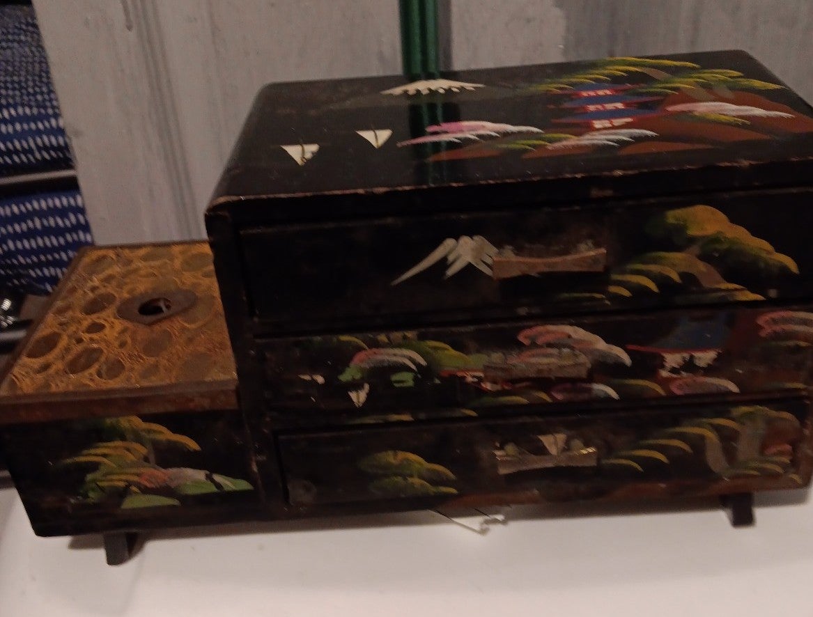 Vintage 1940 Japanese black lacquer music box