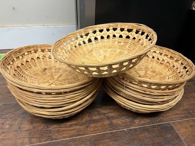 Set of 20 Shallow Tabletop Decor House Goods 12 Wicker Baskets