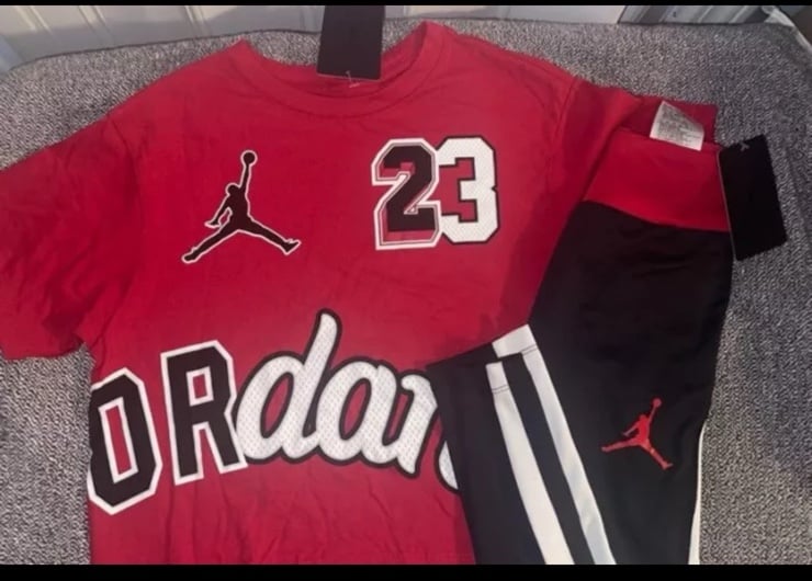 New Girls Nike Jordan Outfit- Size Medium- Legging & Tee - new W tags