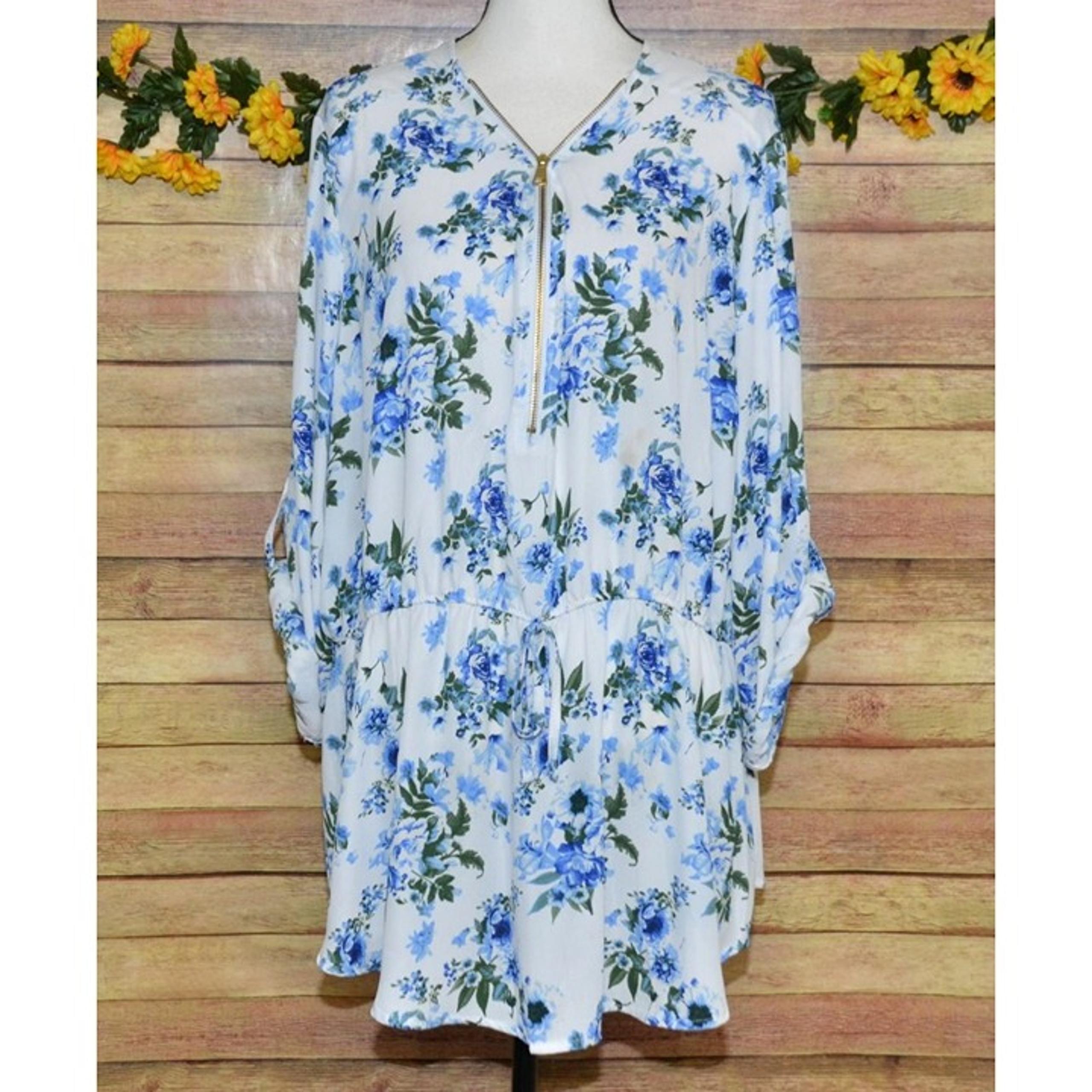 Blue Floral RUE + Women's Plus Size Blouse Size 3X Zip Front Roll Tab Sleeve