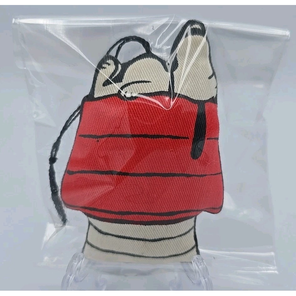 VINTAGE 1958 Retro Snoopy Mascot Snoopy Sleeping On Top Of Dog House