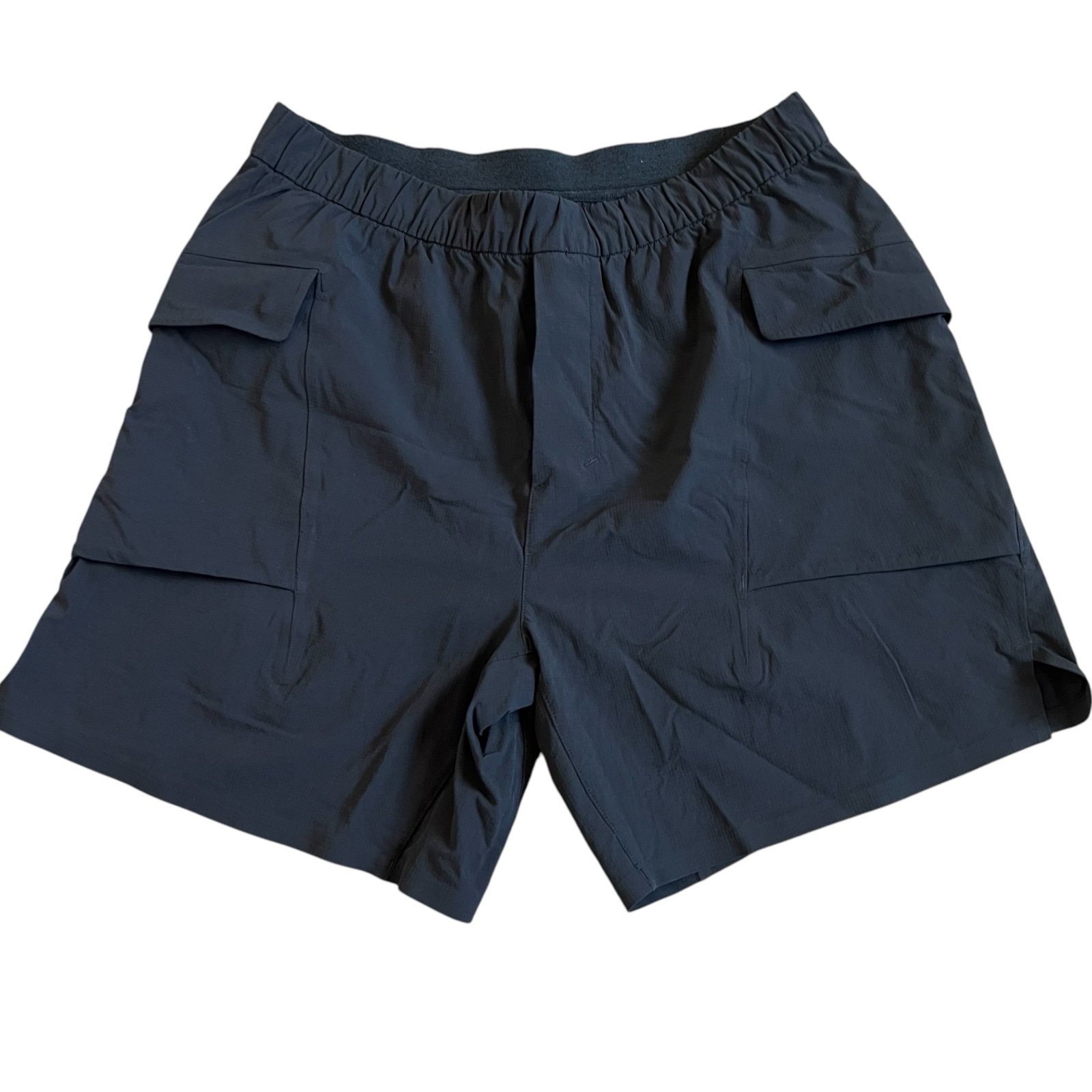 Lululemon Men’s Athletic Cargo Shorts Sz M Black 7” Inseam Hiking Running EUC