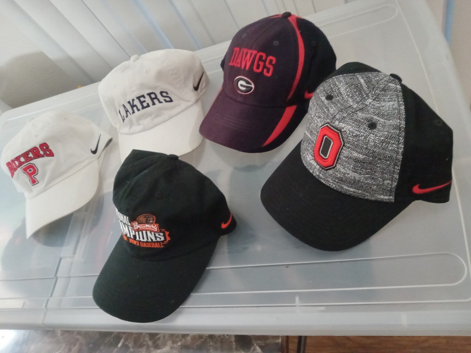Lot of 5 nike collegiate asso. Hats one size. 60 obo non smoker