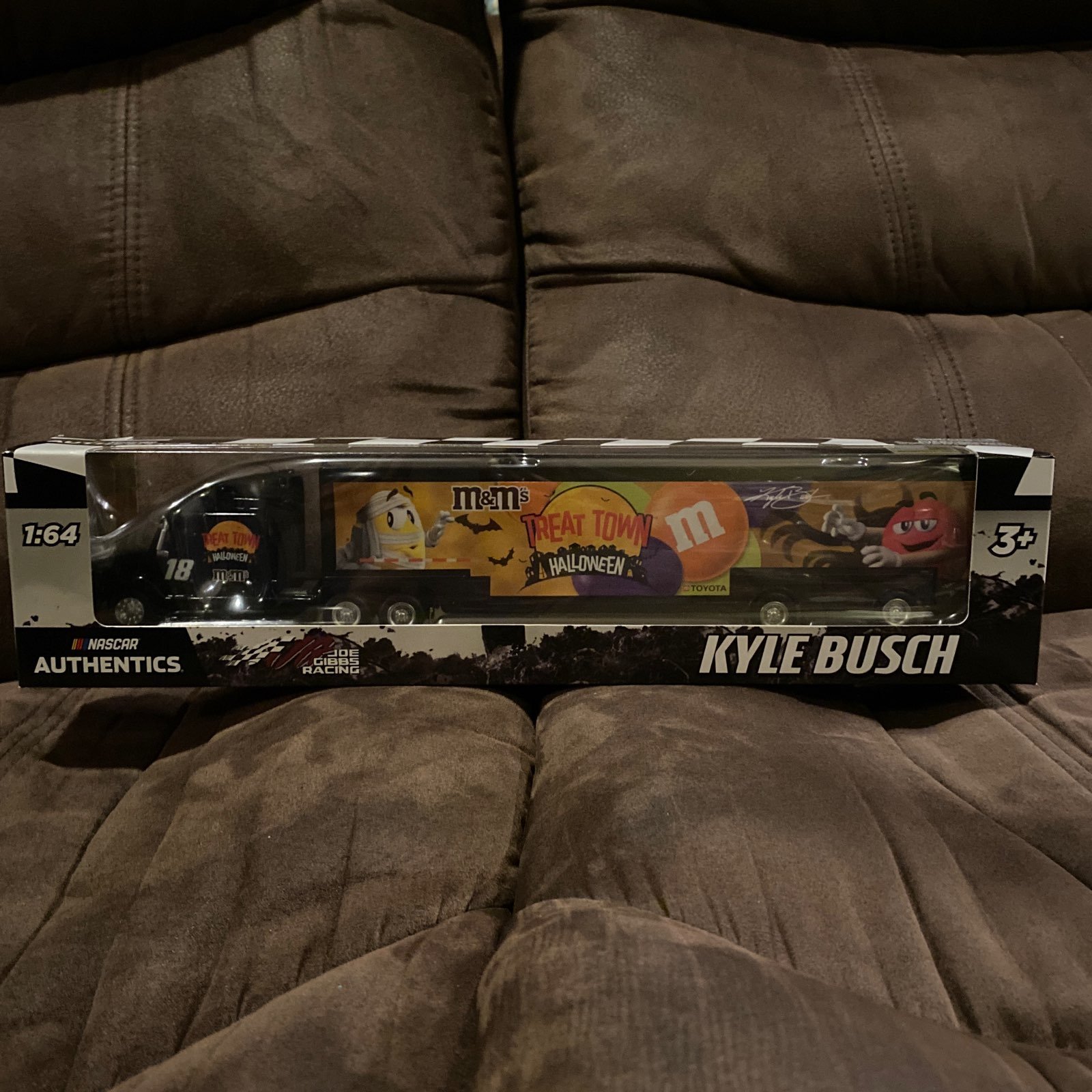 1:64 nascar hauler authentics