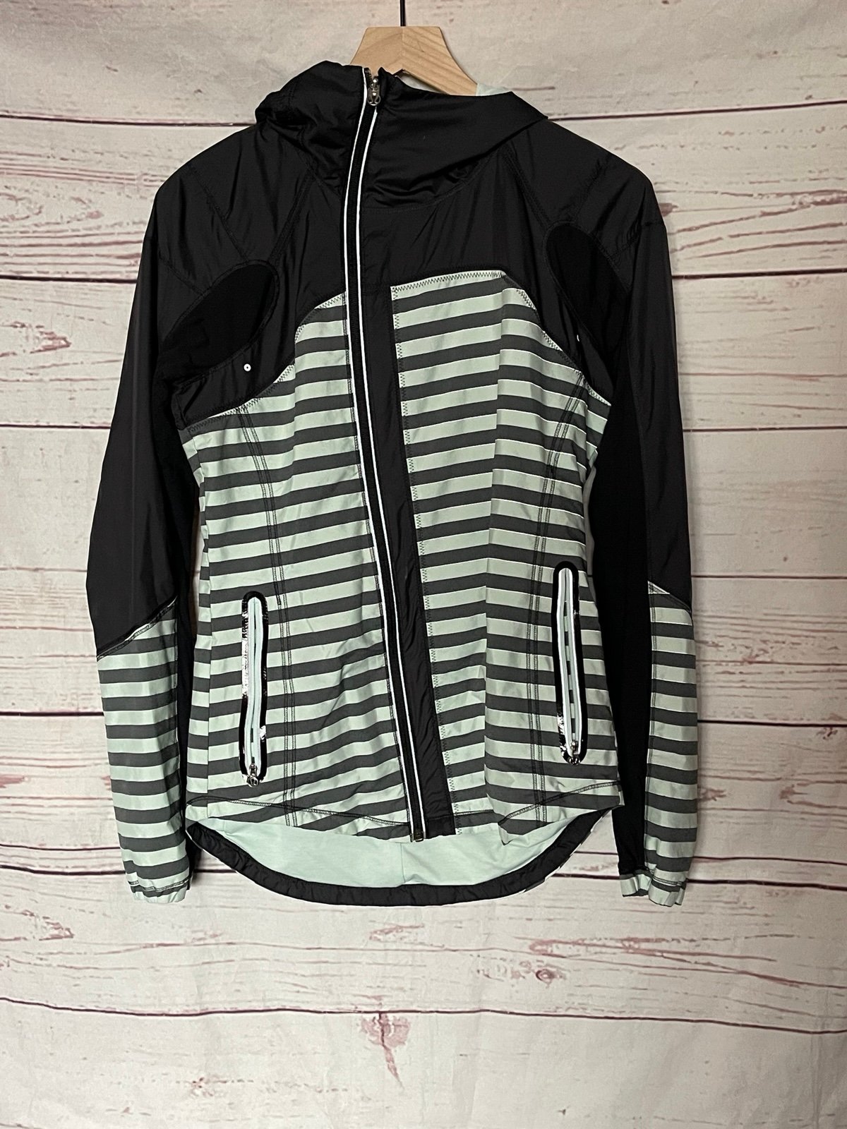 Lululemon Run: Get Up And Glow Jacket *Reflective Sea Stripe Mint Moment Black 8