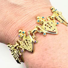 Camrose & Kross Womens Bracelet Jackie Kennedy JBK Sheild Gold Tone 8 Inch