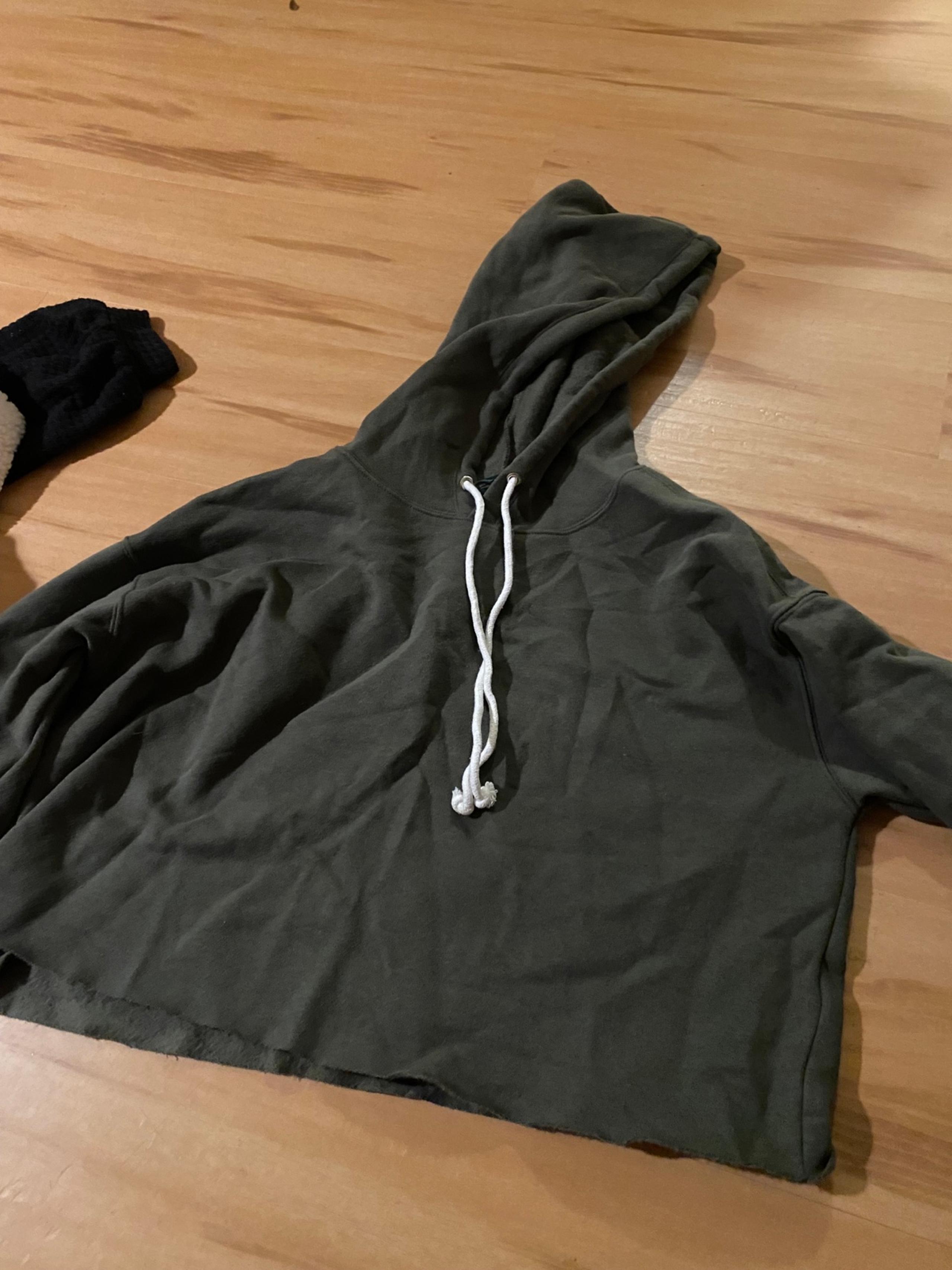 Green cropped hoodie