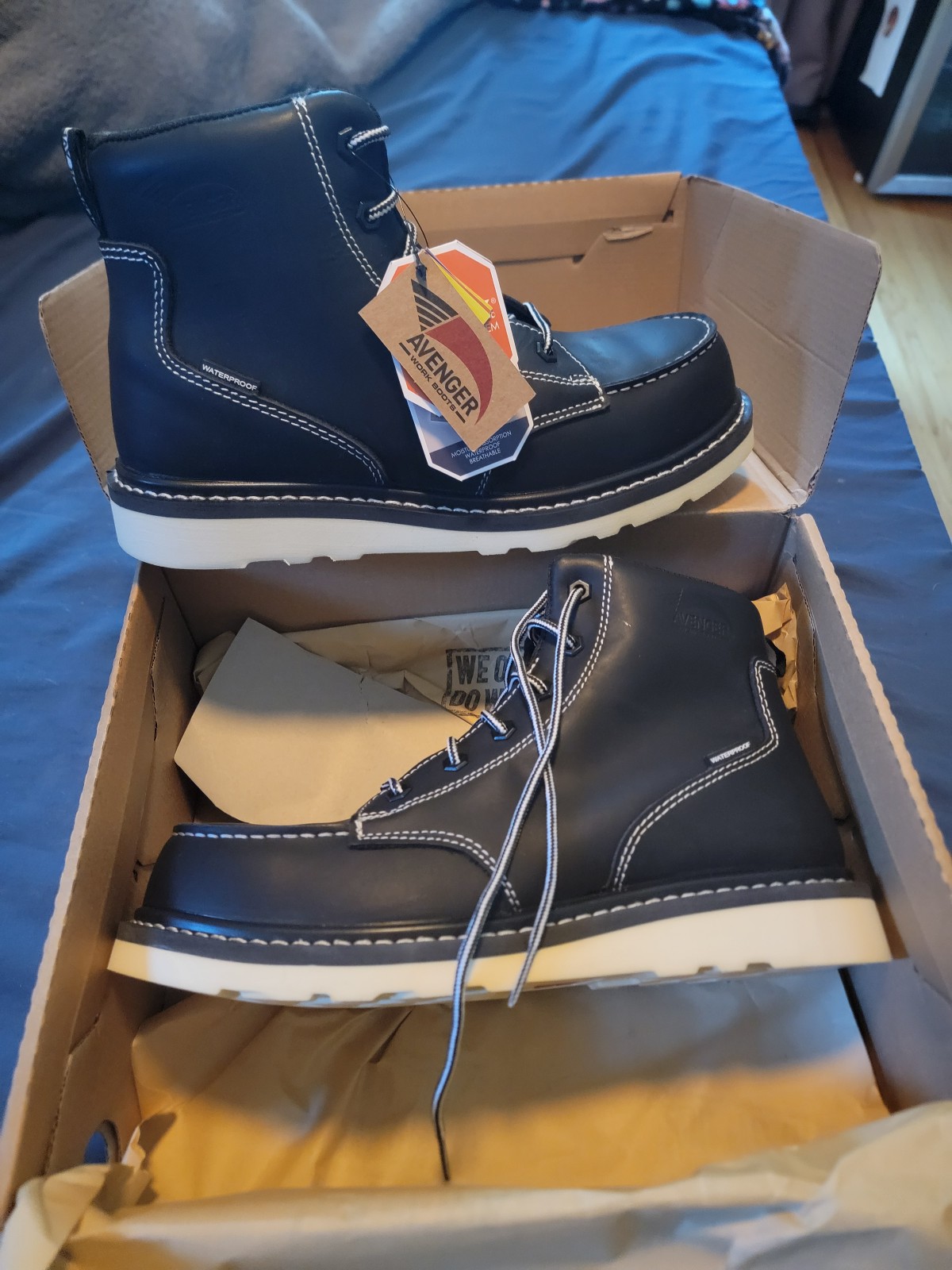 Avenger work boots moc toe size 9