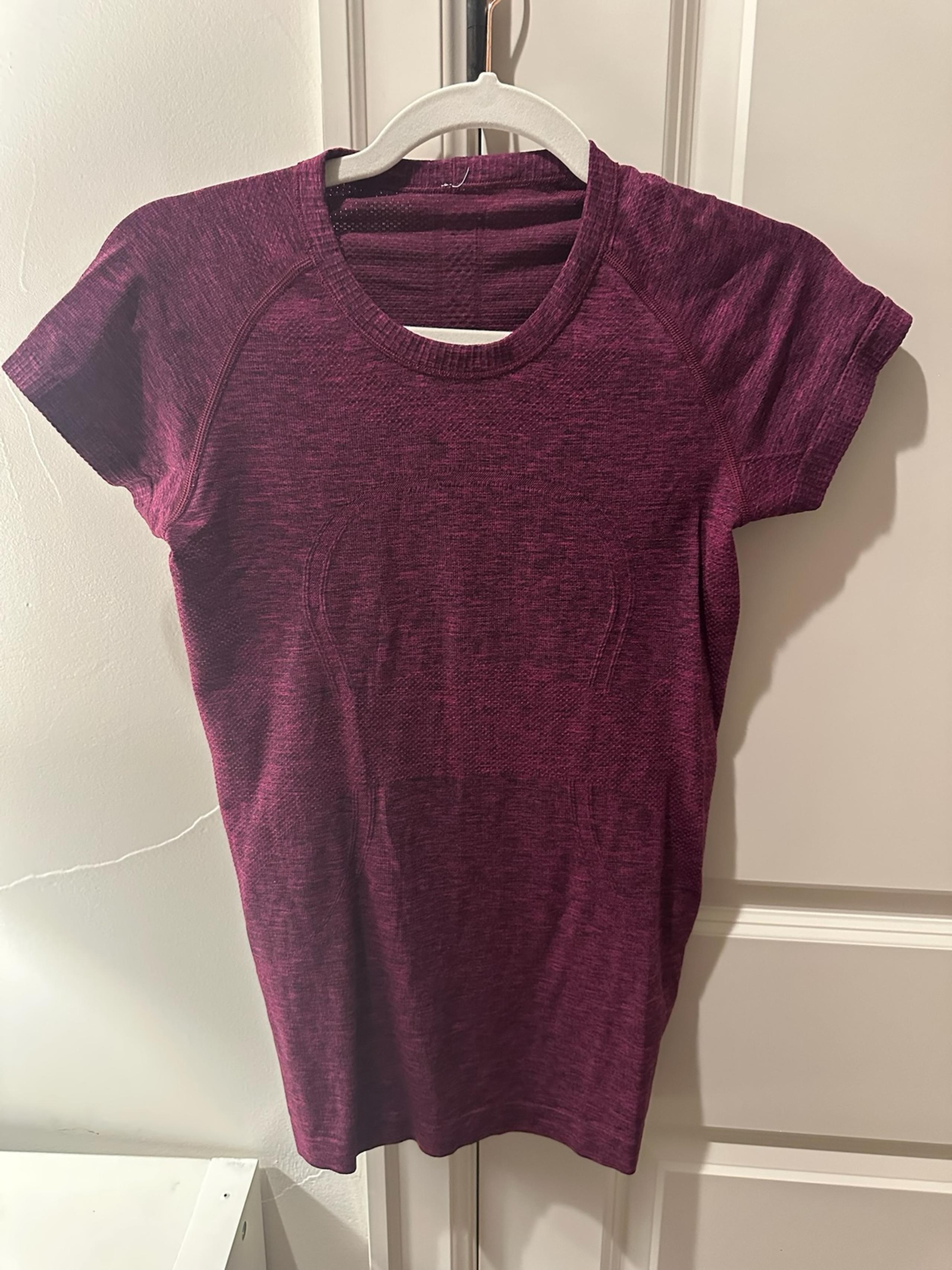 Women’s Lululemon Athletic Tshirt Medium