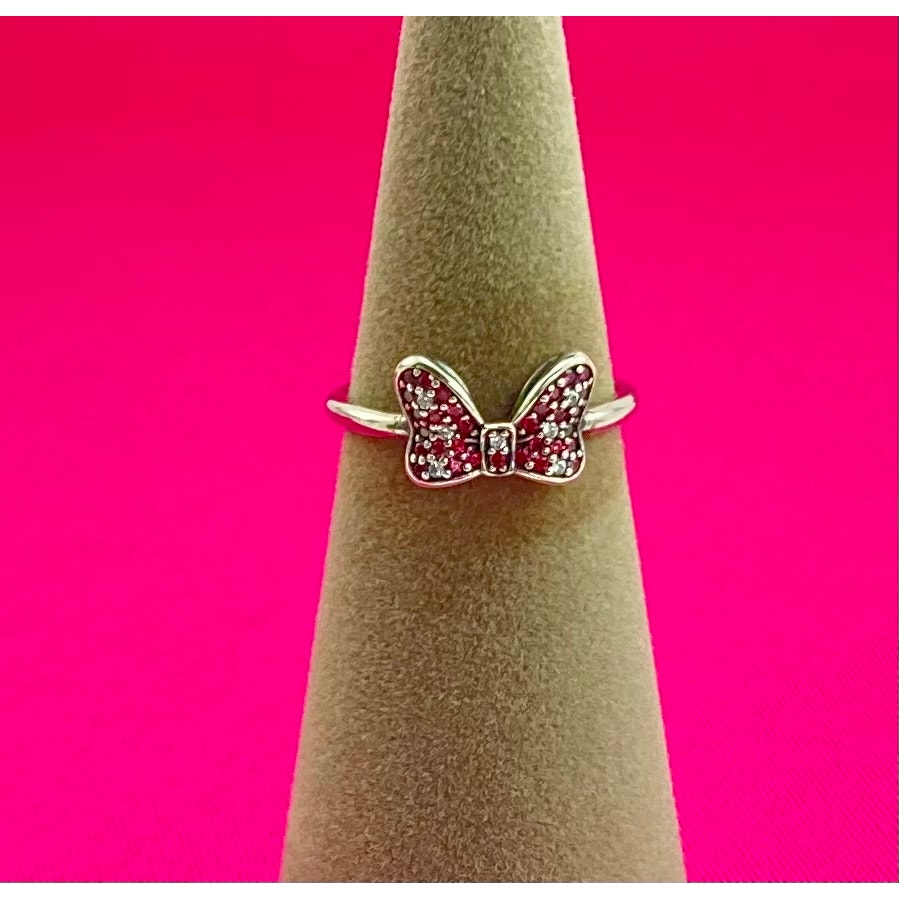 Pandora Disney Minnie’s sparkling bow ring