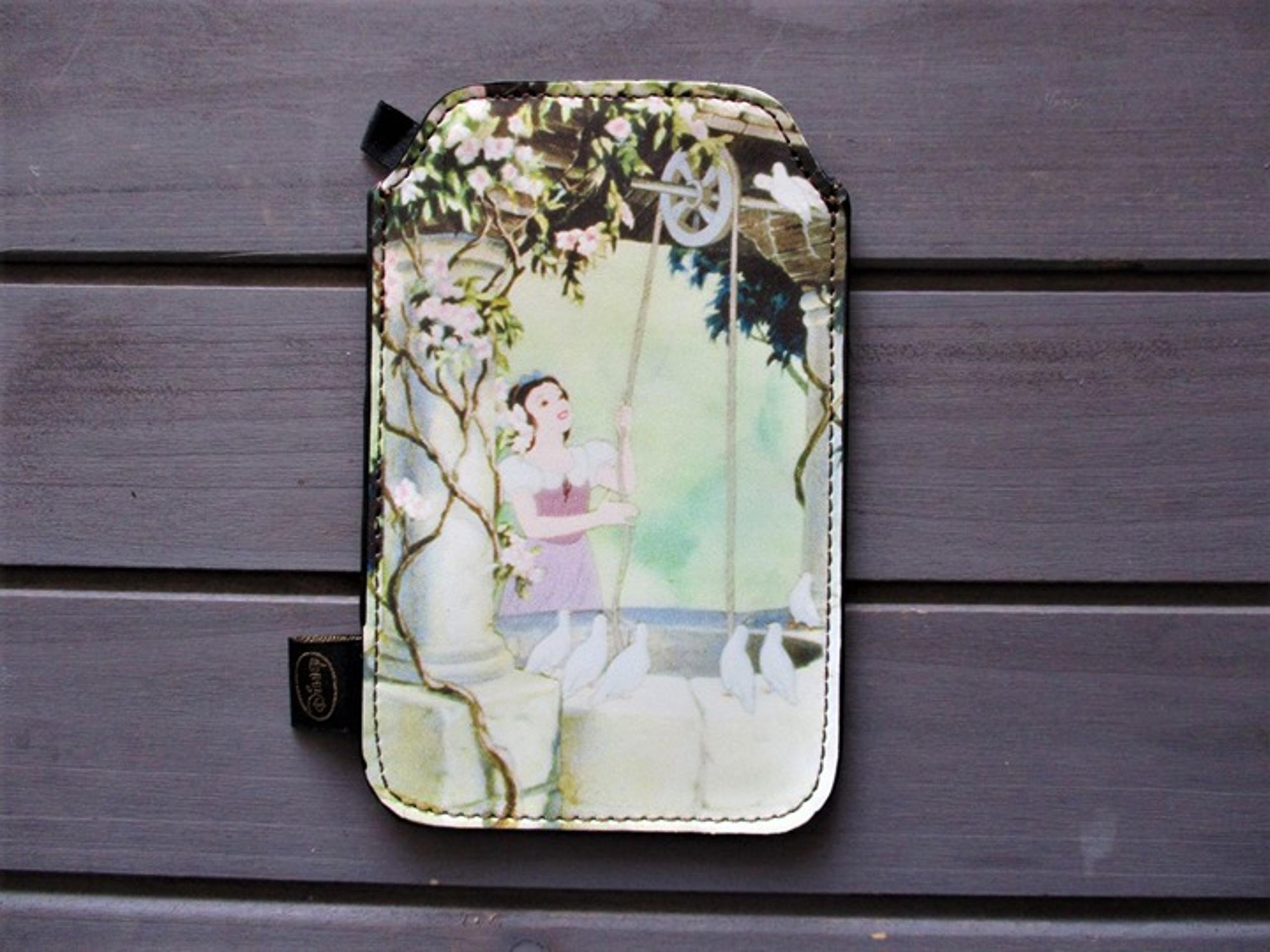NIP Classic Disney Princess SNOW WHITE Smart Cell Phone Sock Sleeve Case