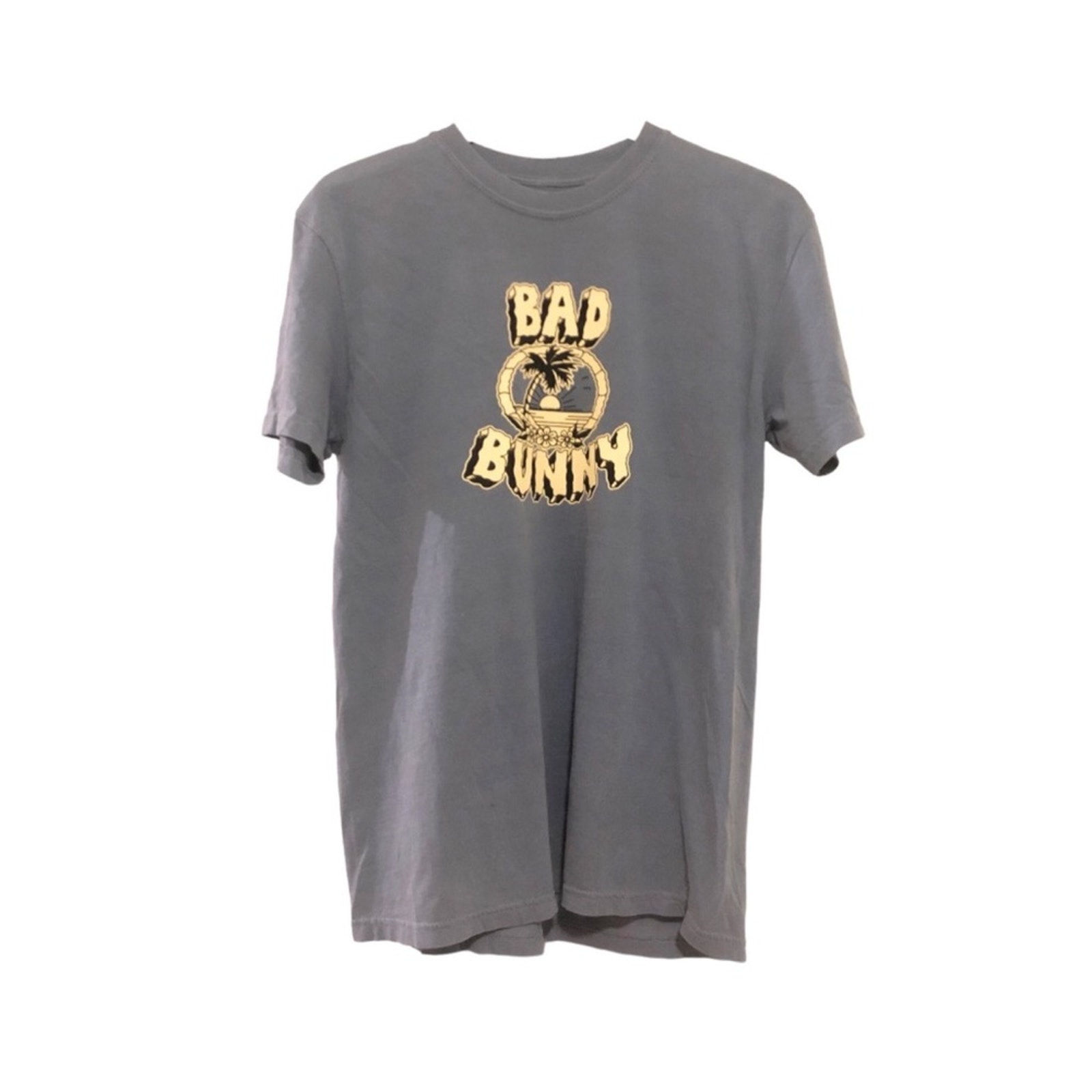 NWOT Bad Bunny Worlds Hottest Tour 2022 T-Shirt Stadium Tour Beach Size Medium