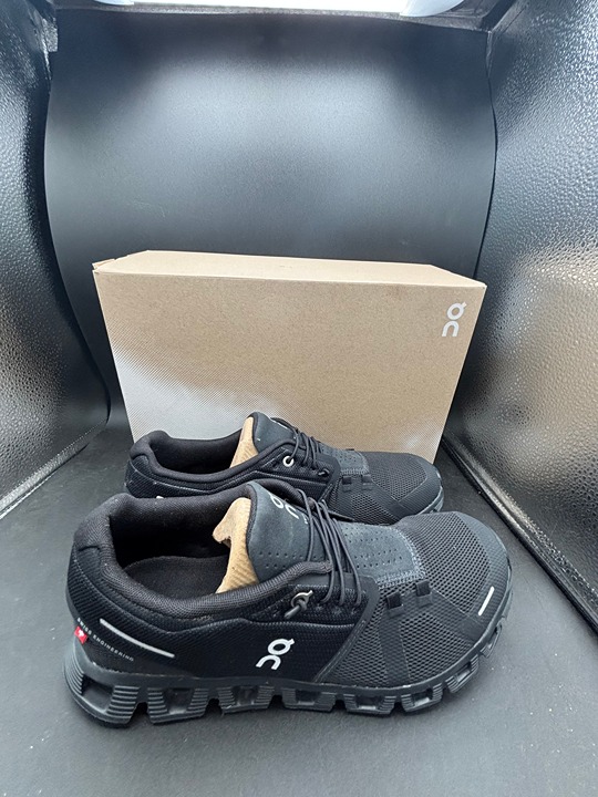 Size 10 Women - On Cloud 5 Black - Tried On - SHIPS FAST - 1H860X82LN