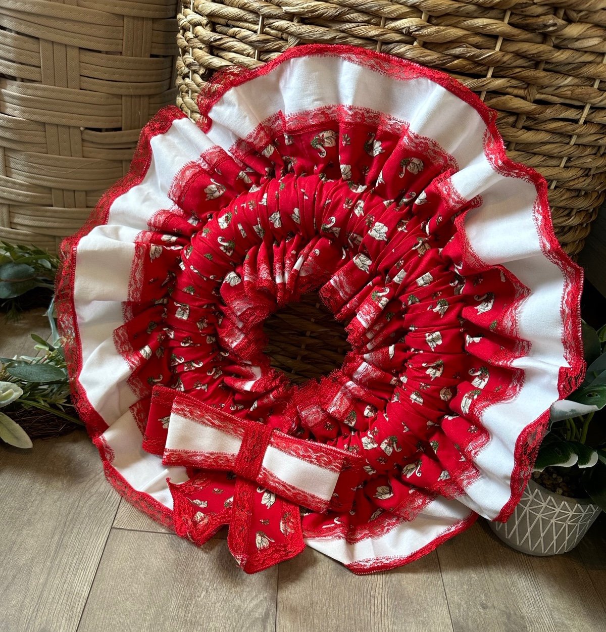Vintage 1970s Christmas Holiday Wreath Handmade Red White Ruffled Swan Print So