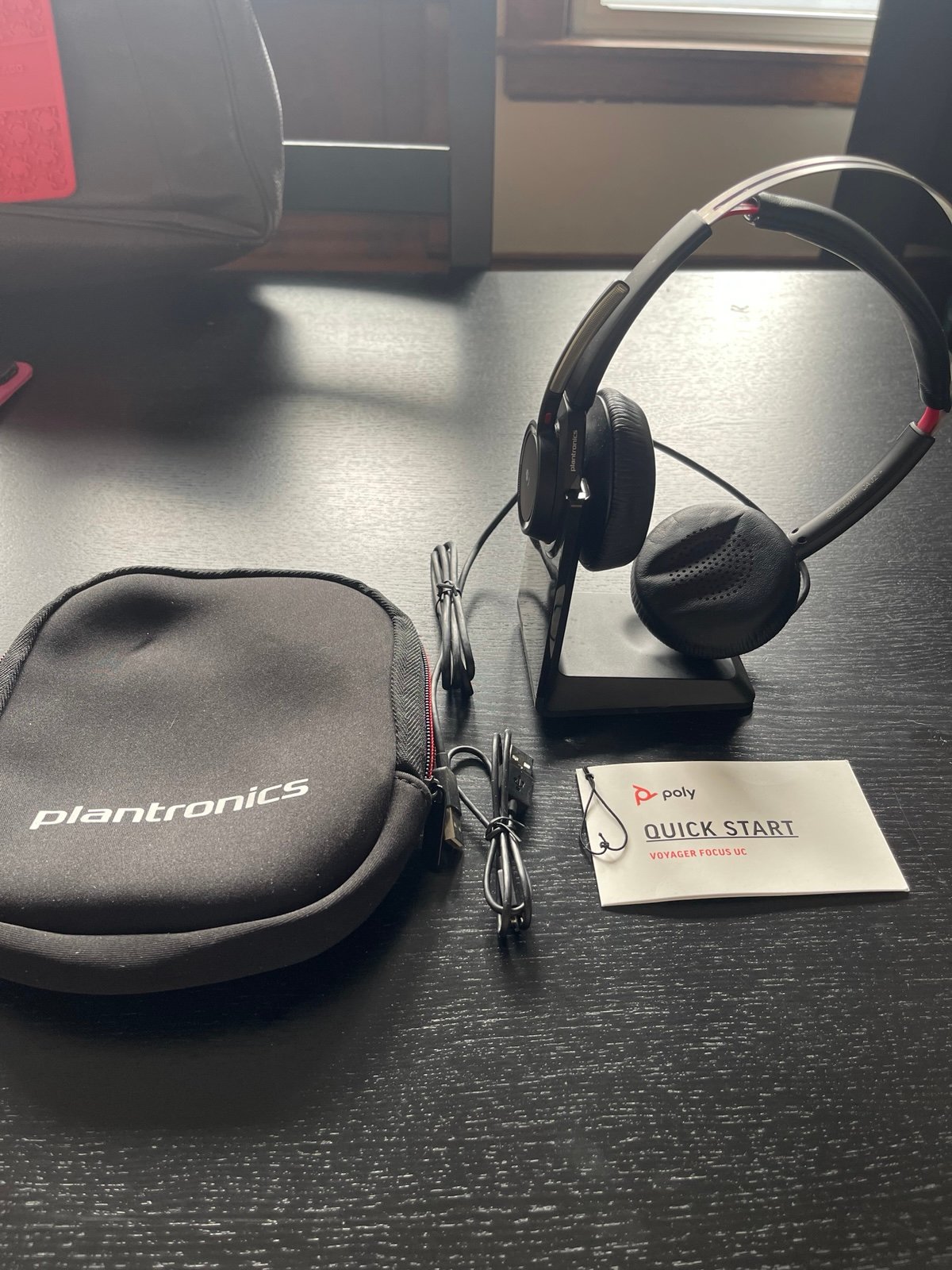 Platronics Voyager Focus UC Wireless Headset (B825) with charging dock And Case
