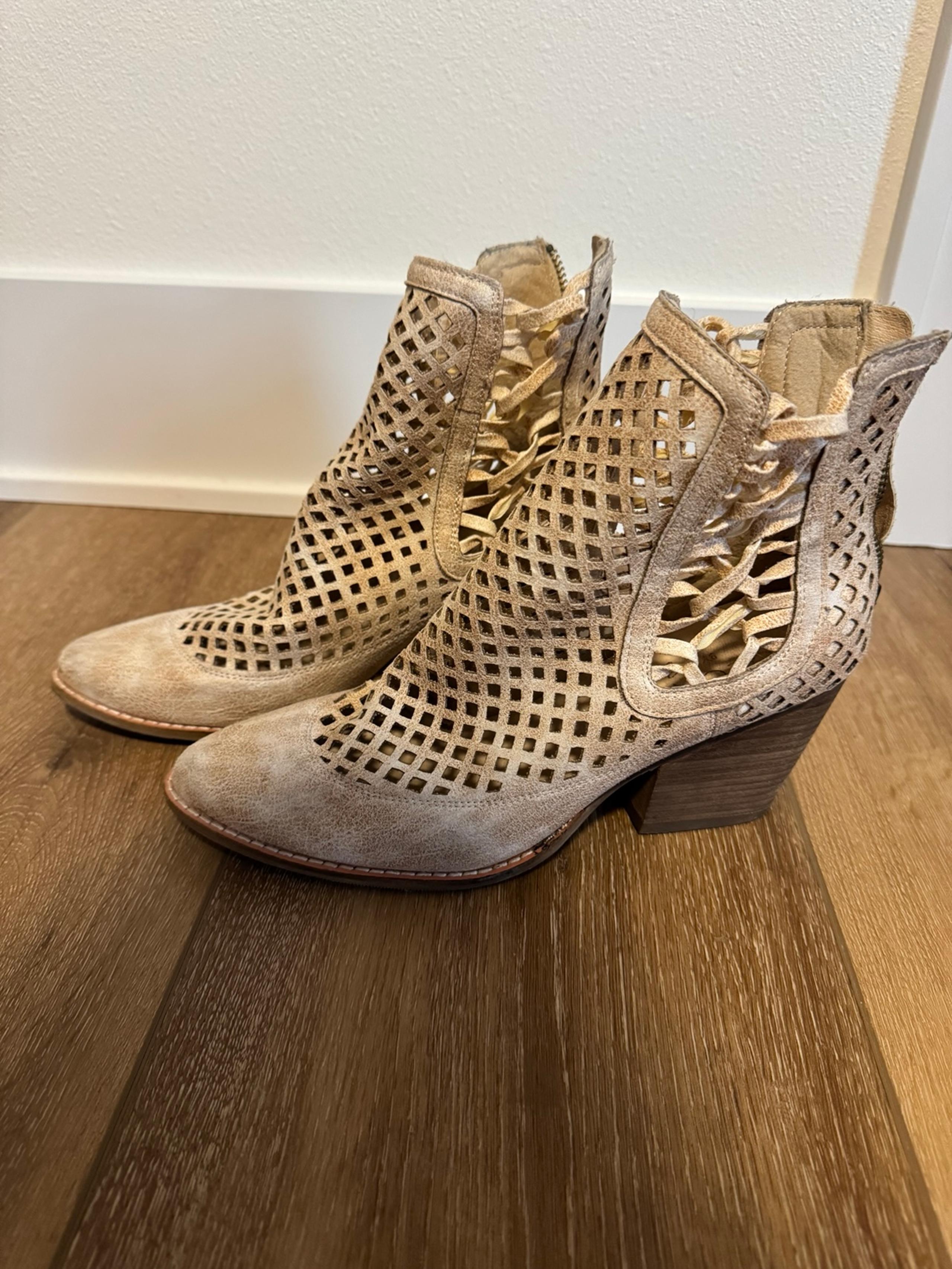 Coconuts By Matisse Booties Womens size 8.5