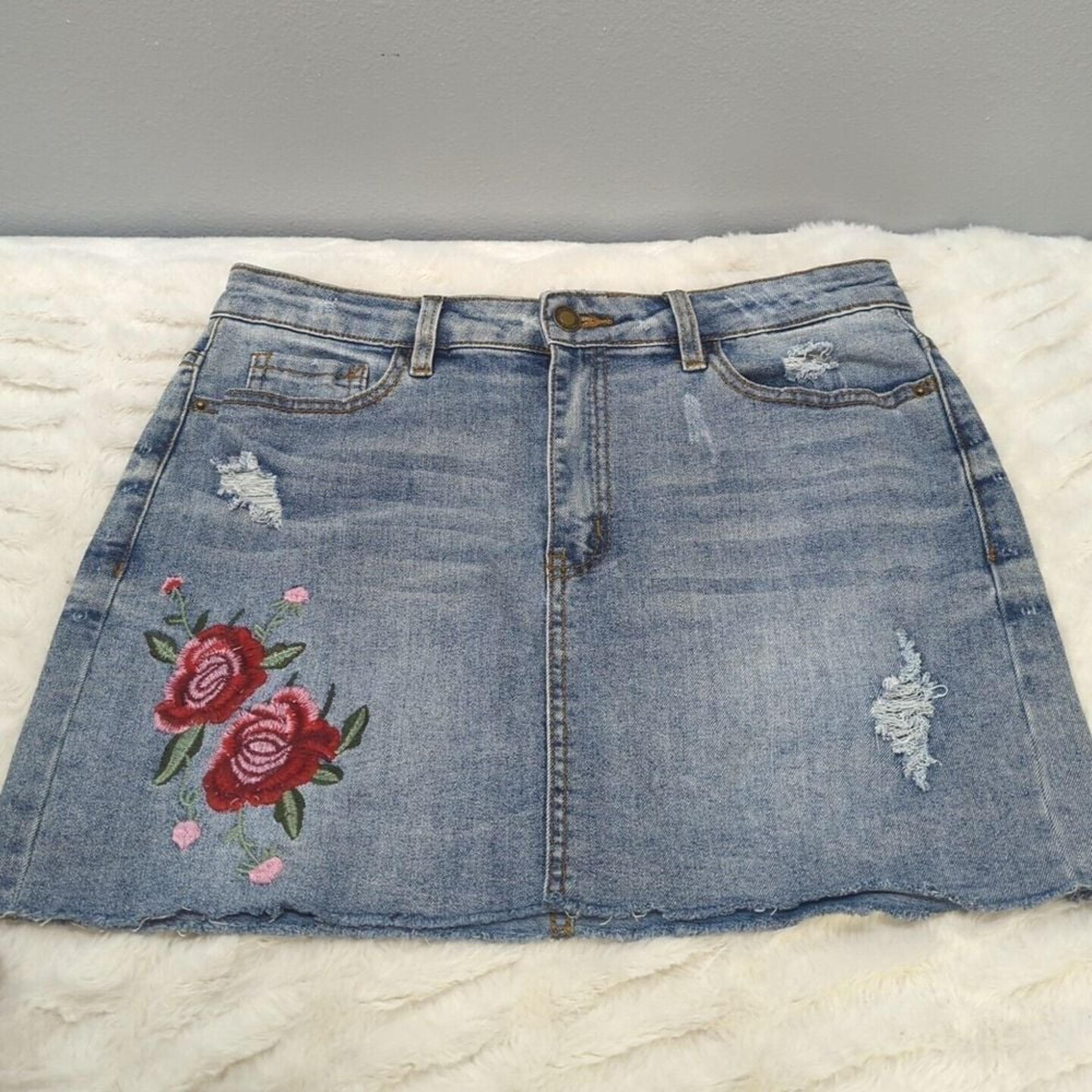 Angel Kiss Womens Size Large Blue Jean Mini Skirt With Roses