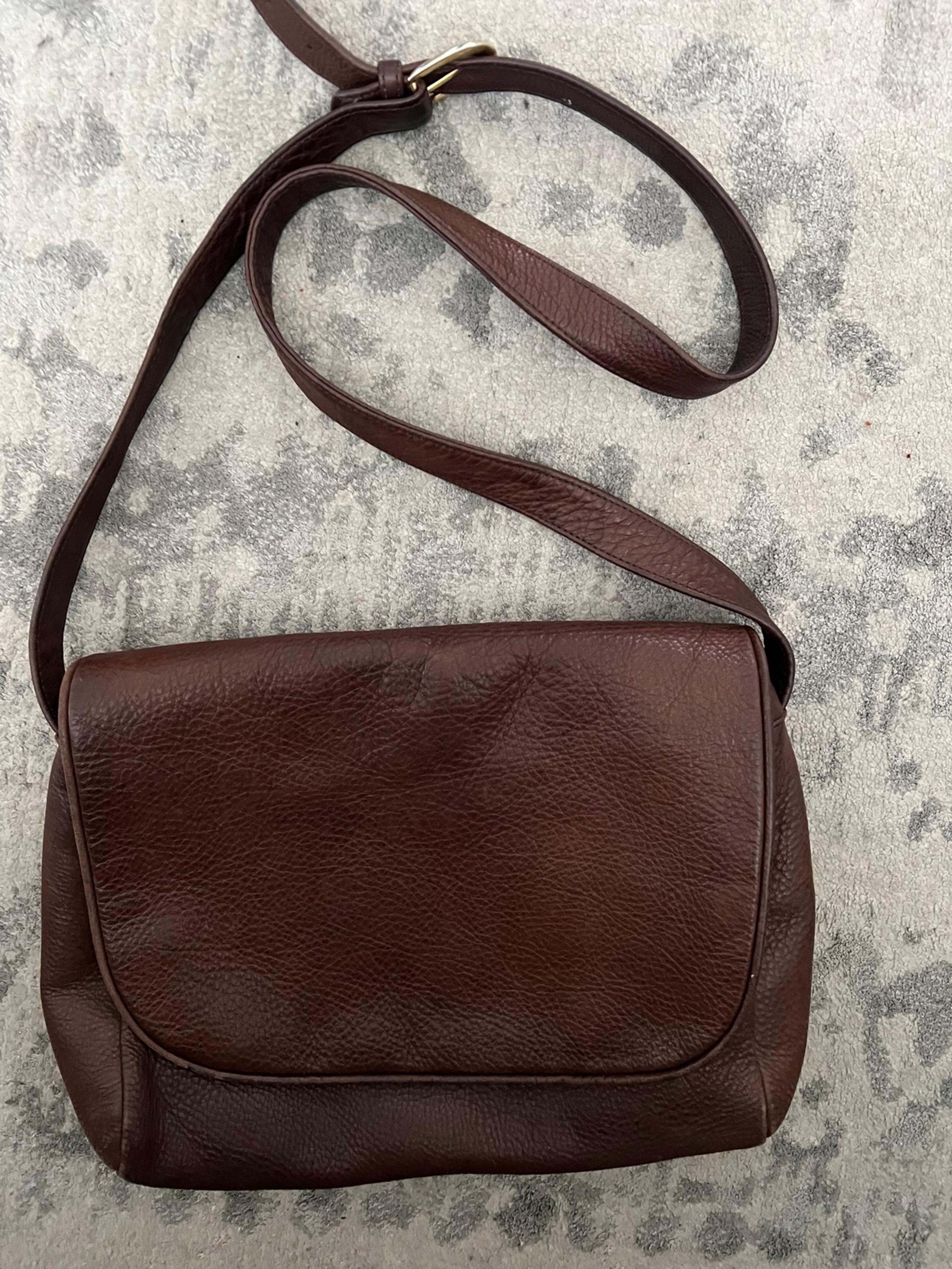 GENUINE LEATHER STONE MOUNTAIN CROSSBODY BAG!! VINTAGE!!!