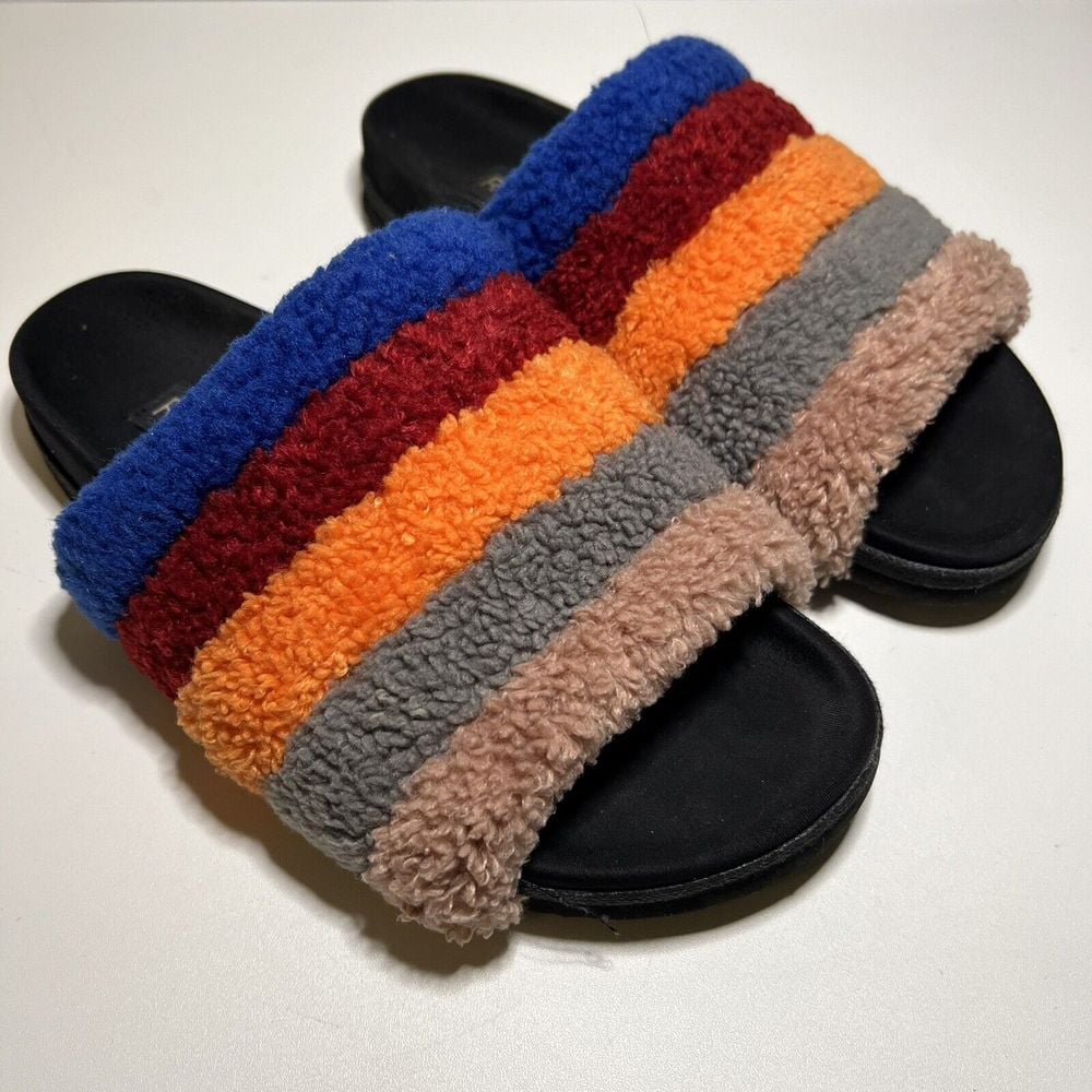 Roam Fuzzy Prism Slippers Rainbow Faux Shearling Size 8