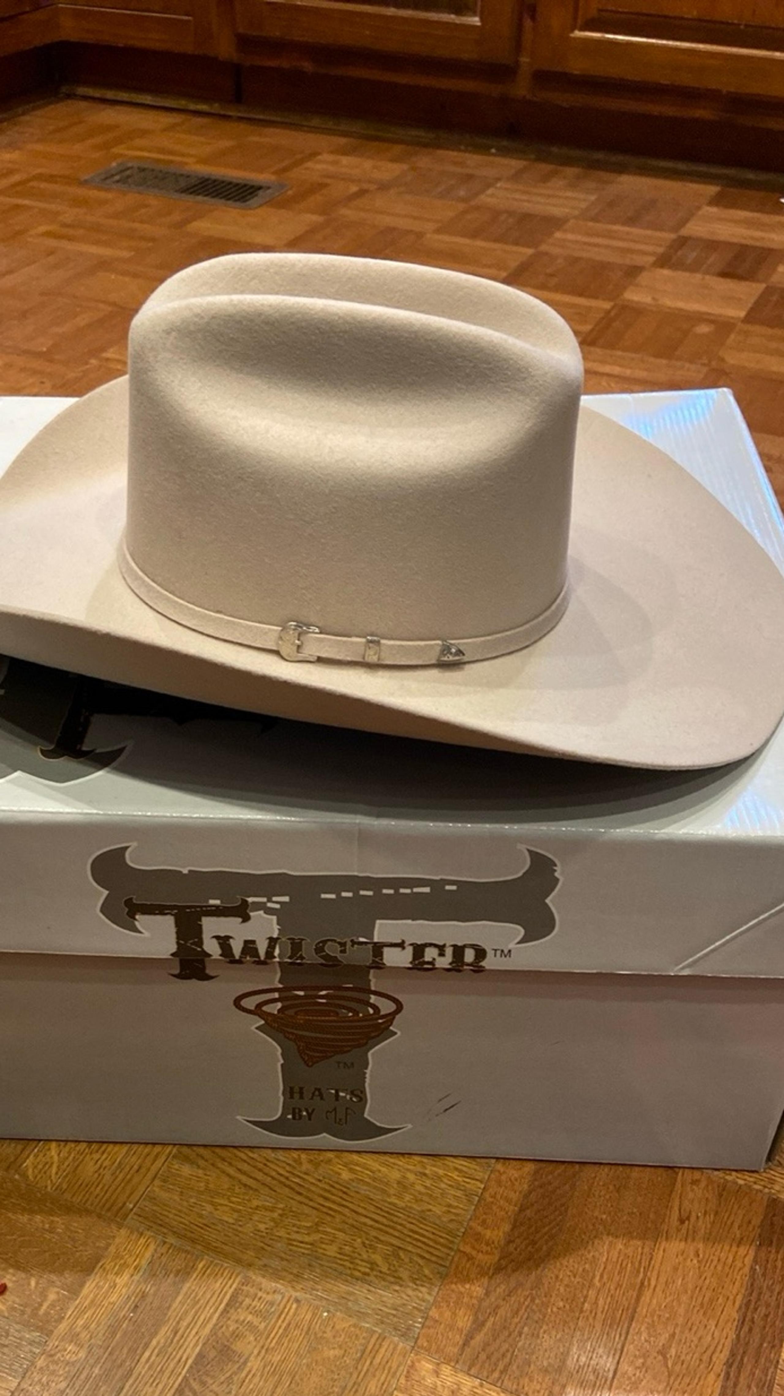 Men’s Twister cream cowboy hat.
