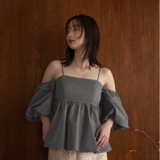 mideal Volume Off-Shoulder Blouse Gray