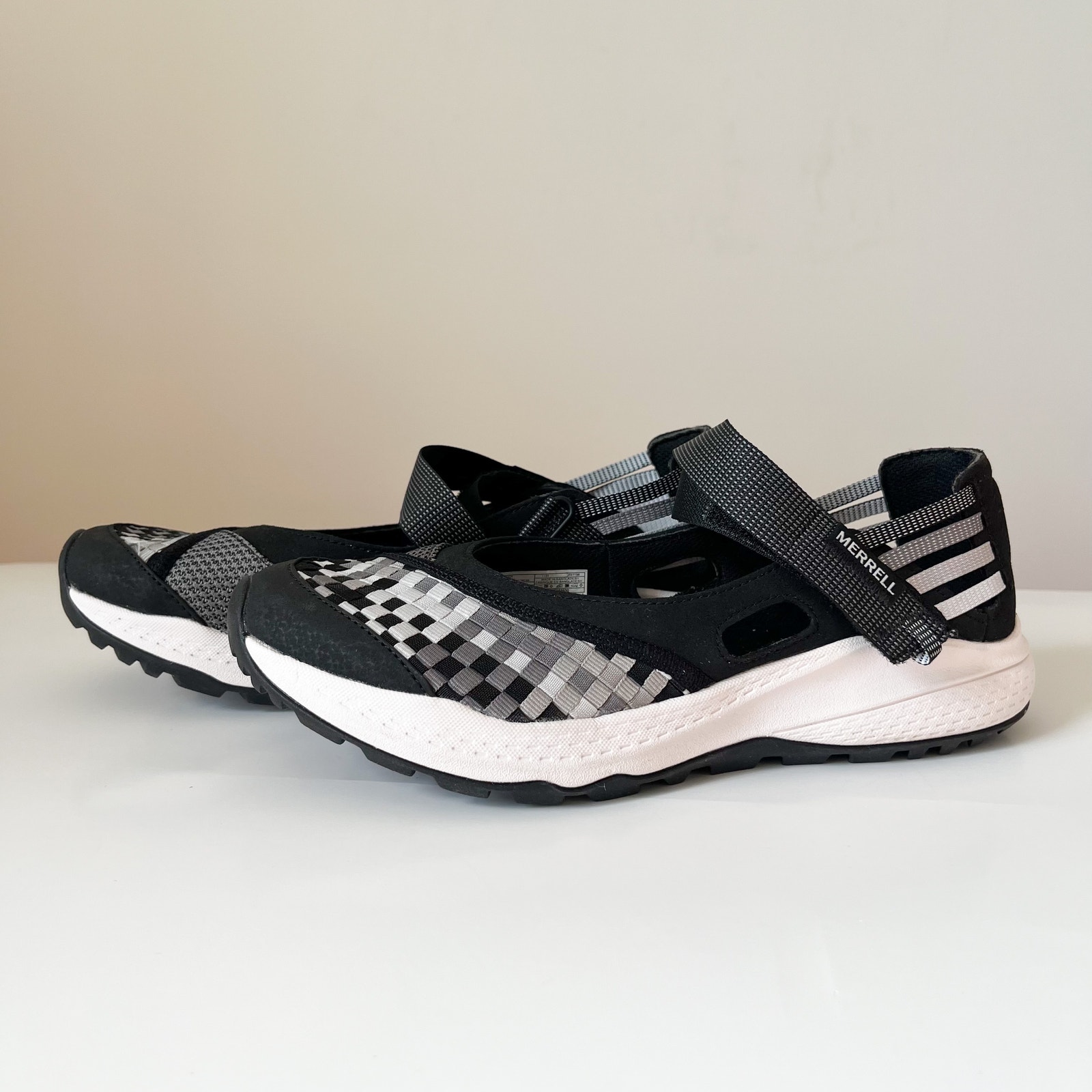 NWOT Merrell Bravada 2 Wrap Sneaker Black Womens 9.5 Outdoor Hiking Camping