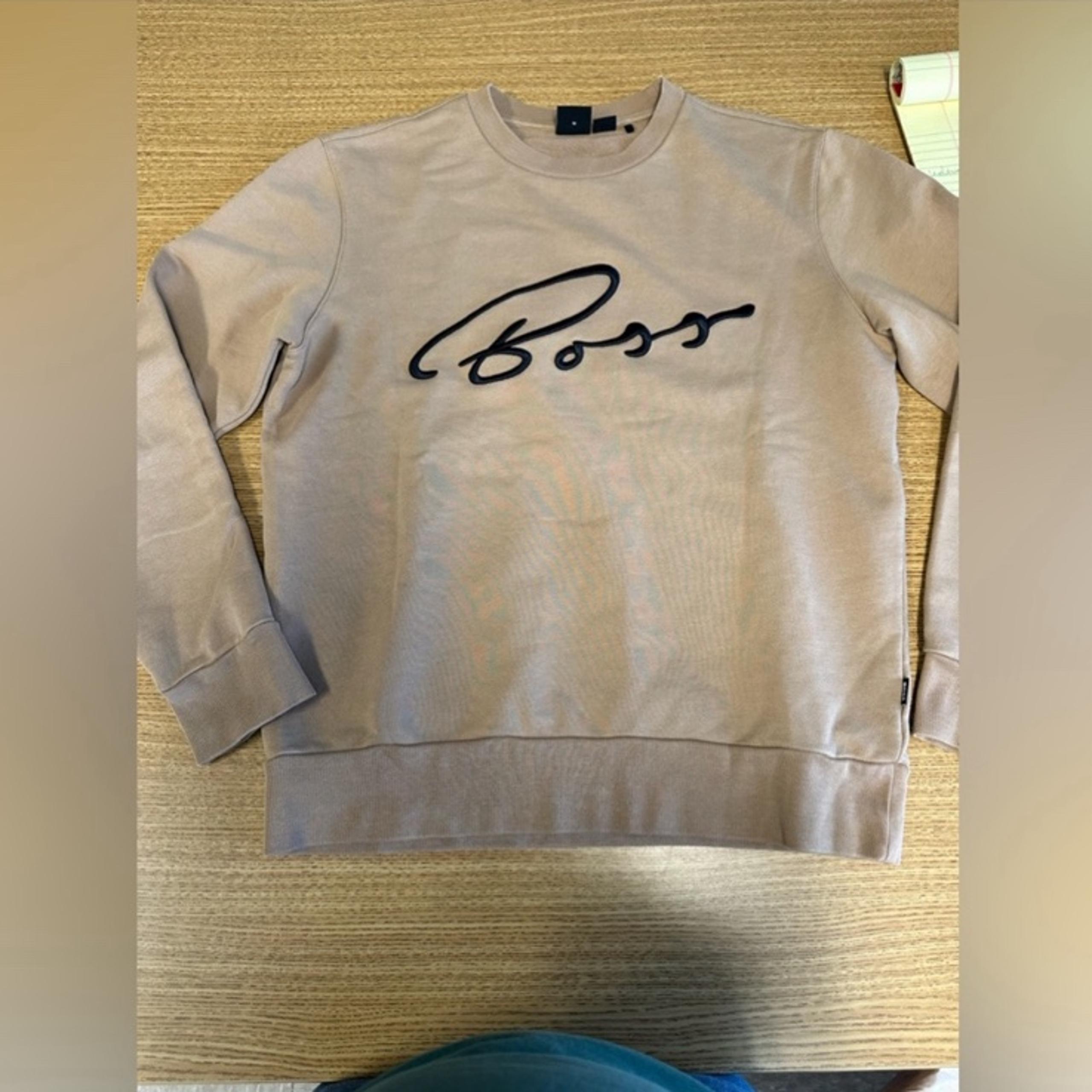 NWT’s Hugo Boss Cursive Logo Sweatshirt Crewneck Regular Fit Men’s Size Medium