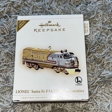 Hallmark Keepsake Ornament Lionel Santa Fe F3A Diesel Locamotive 2006 QXE3233