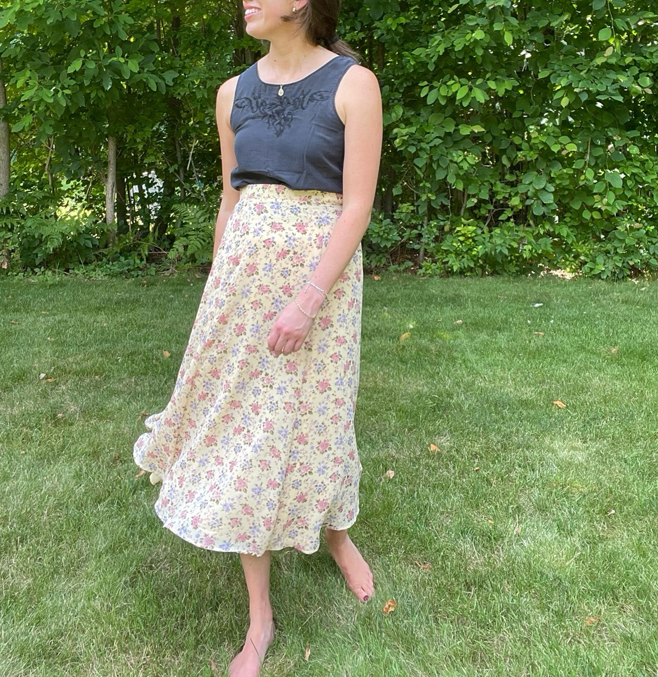 Vintage 1990s Liz Claiborne LizSport Pale Yellow Floral Midi Skirt